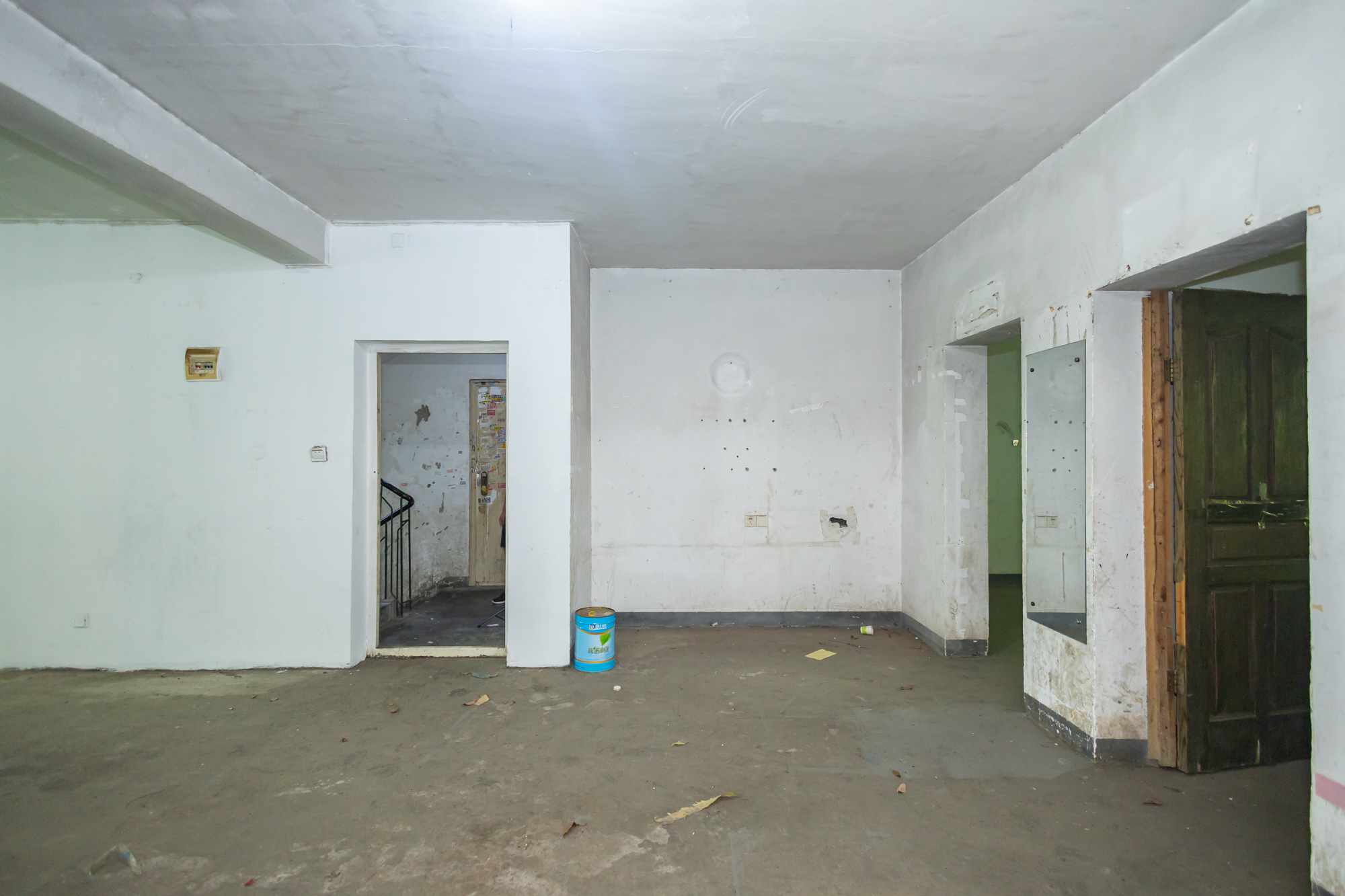 中南汽车世界  2室2厅1卫    35.0万 中南汽车世界  2室2厅1卫    35.0万客厅