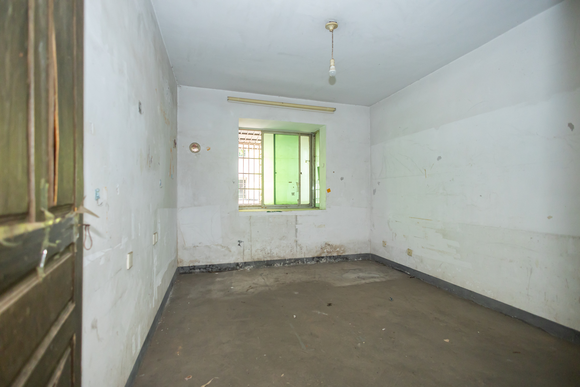 中南汽车世界  2室2厅1卫    35.0万 中南汽车世界  2室2厅1卫    35.0万卧室