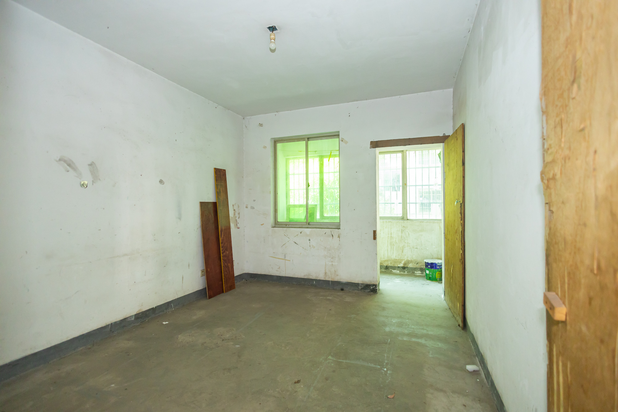 中南汽车世界  2室2厅1卫    35.0万 中南汽车世界  2室2厅1卫    35.0万卧室