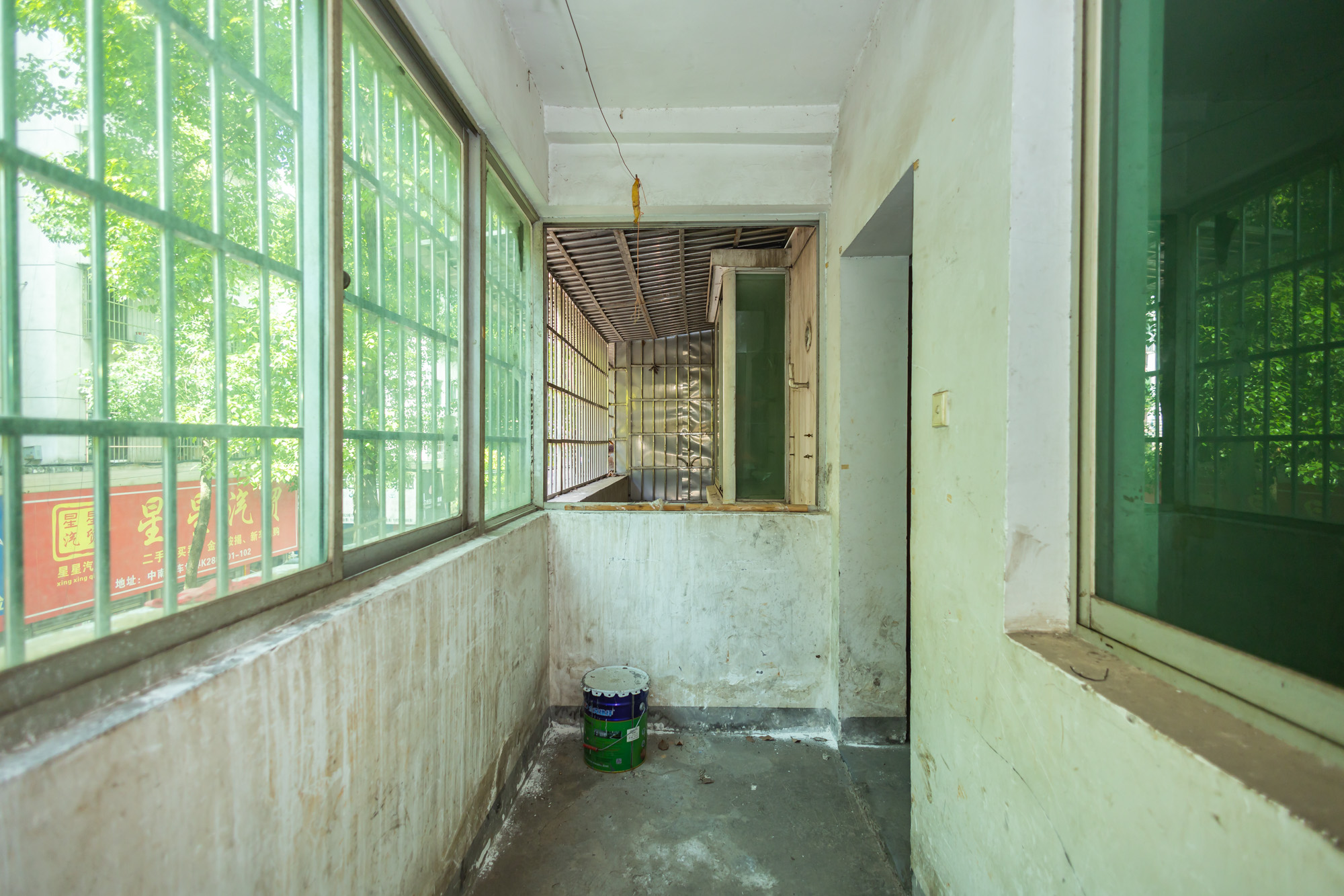 中南汽车世界  2室2厅1卫    35.0万 中南汽车世界  2室2厅1卫    35.0万阳台