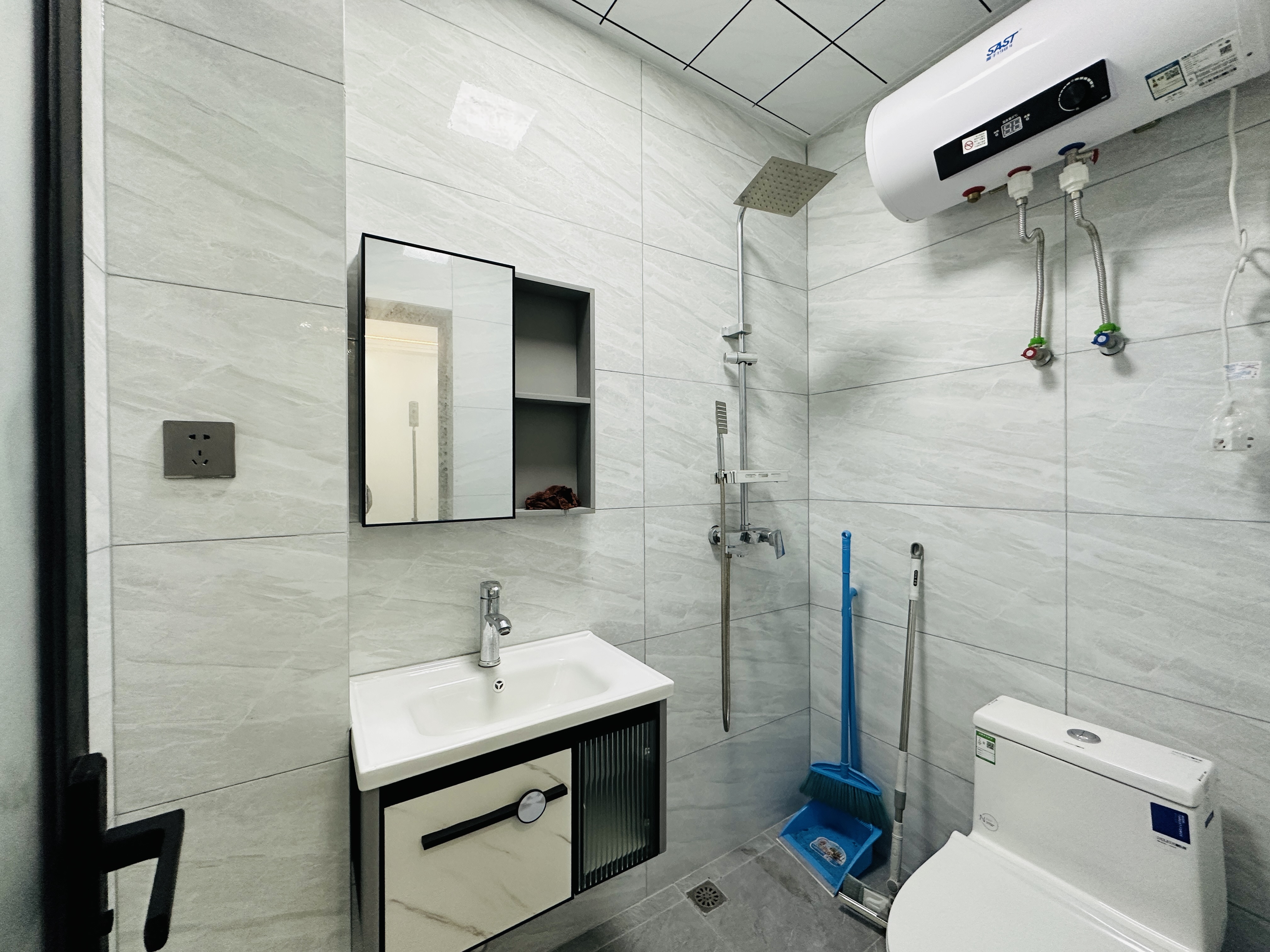 和平城市广场 1室1厅1卫 38.5万 和平城市广场 1室1厅1卫 38.5万卫生间