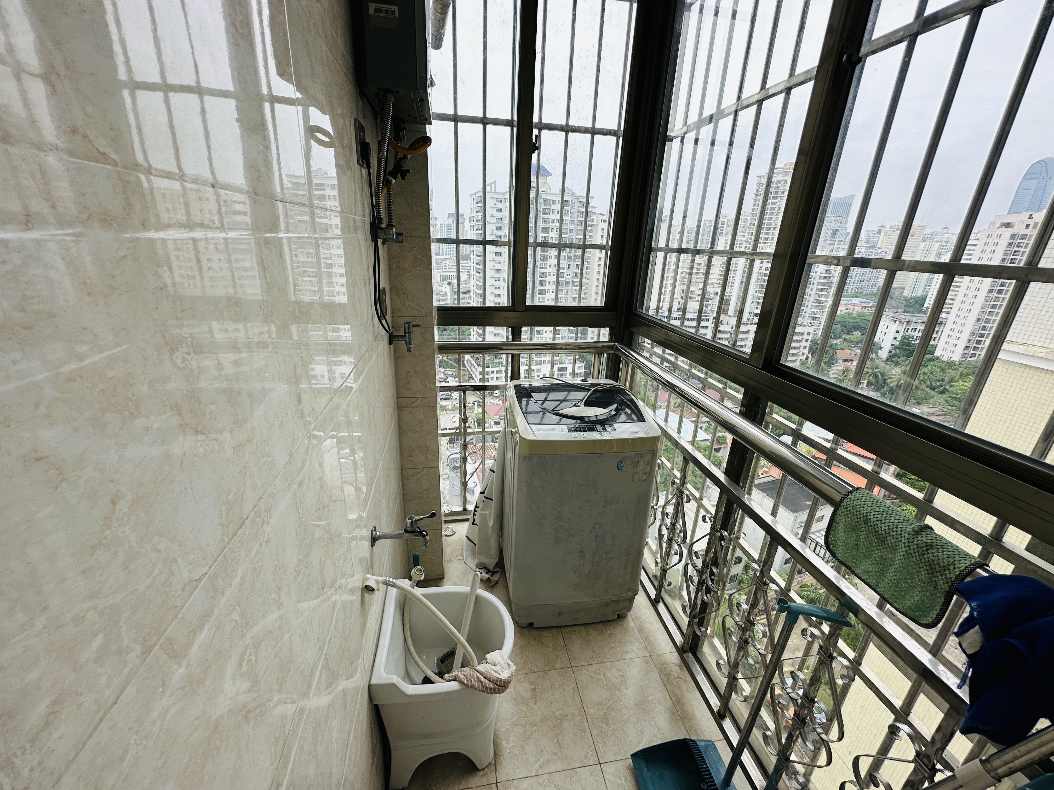 升宇雅苑 3室2厅1卫 128.0万 升宇雅苑 3室2厅1卫 128.0万阳台