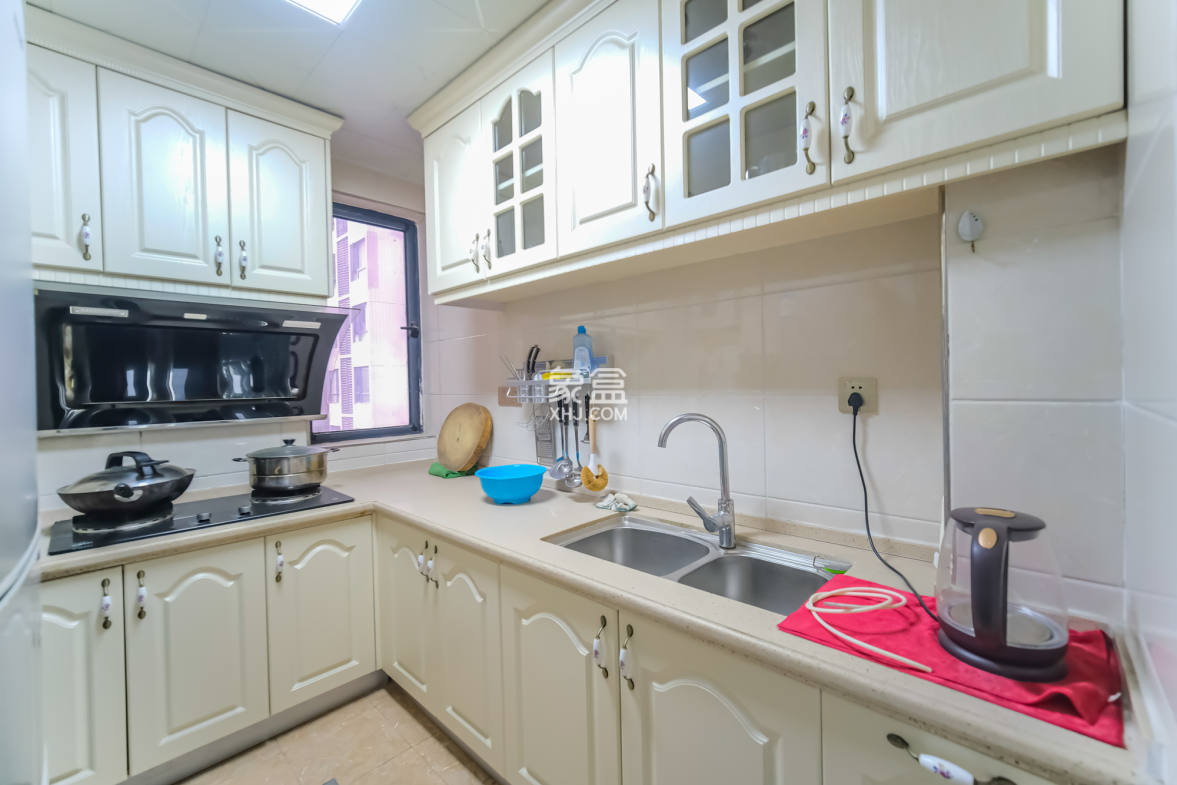 盛地尊域 3室2厅1卫 91.00万 盛地尊域 3室2厅1卫 91.00万厨房