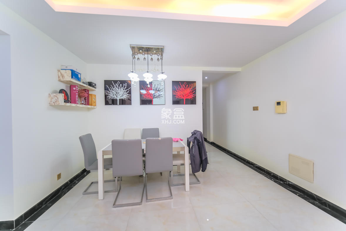 盛地尊域 3室2厅1卫 91.00万 盛地尊域 3室2厅1卫 91.00万客厅