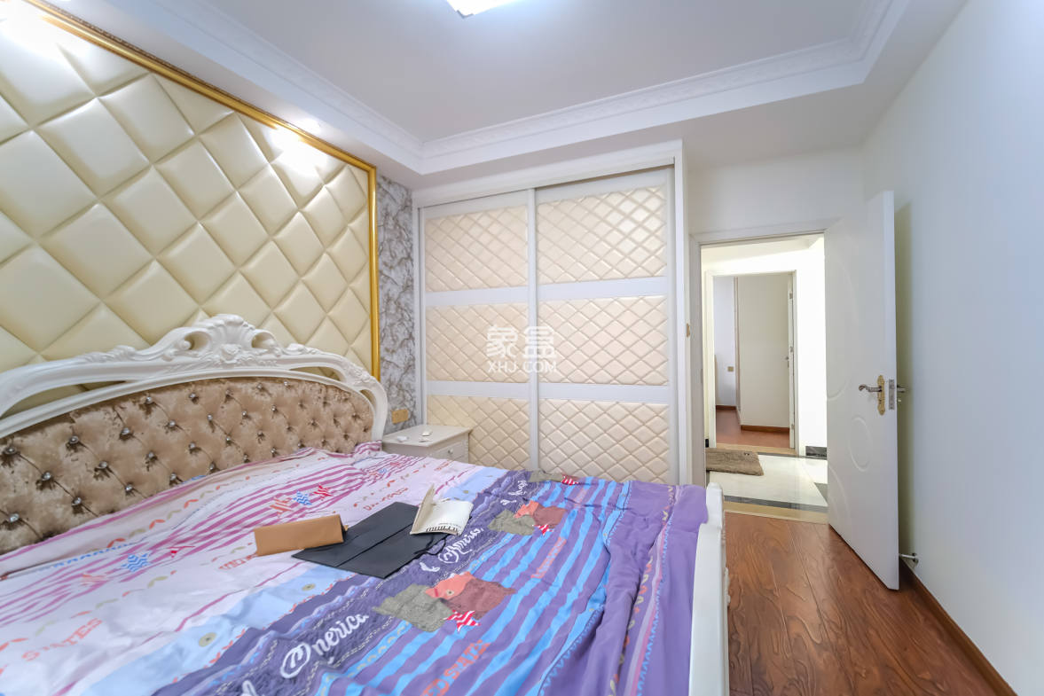 盛地尊域 3室2厅1卫 91.00万 盛地尊域 3室2厅1卫 91.00万卧室