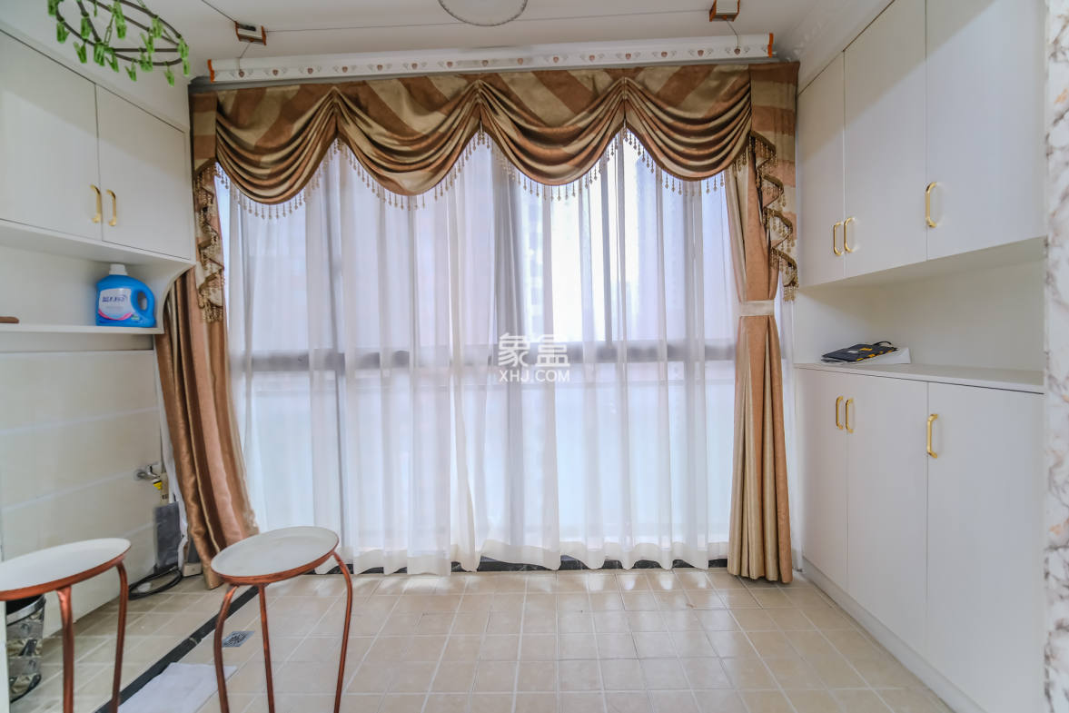 盛地尊域 3室2厅1卫 91.00万 盛地尊域 3室2厅1卫 91.00万阳台