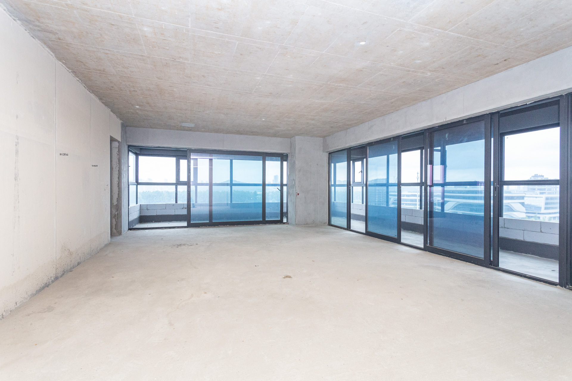 越秀湘江星汇城一期 5室2厅2卫 260.0万 越秀湘江星汇城一期 5室2厅2卫 260.0万客厅