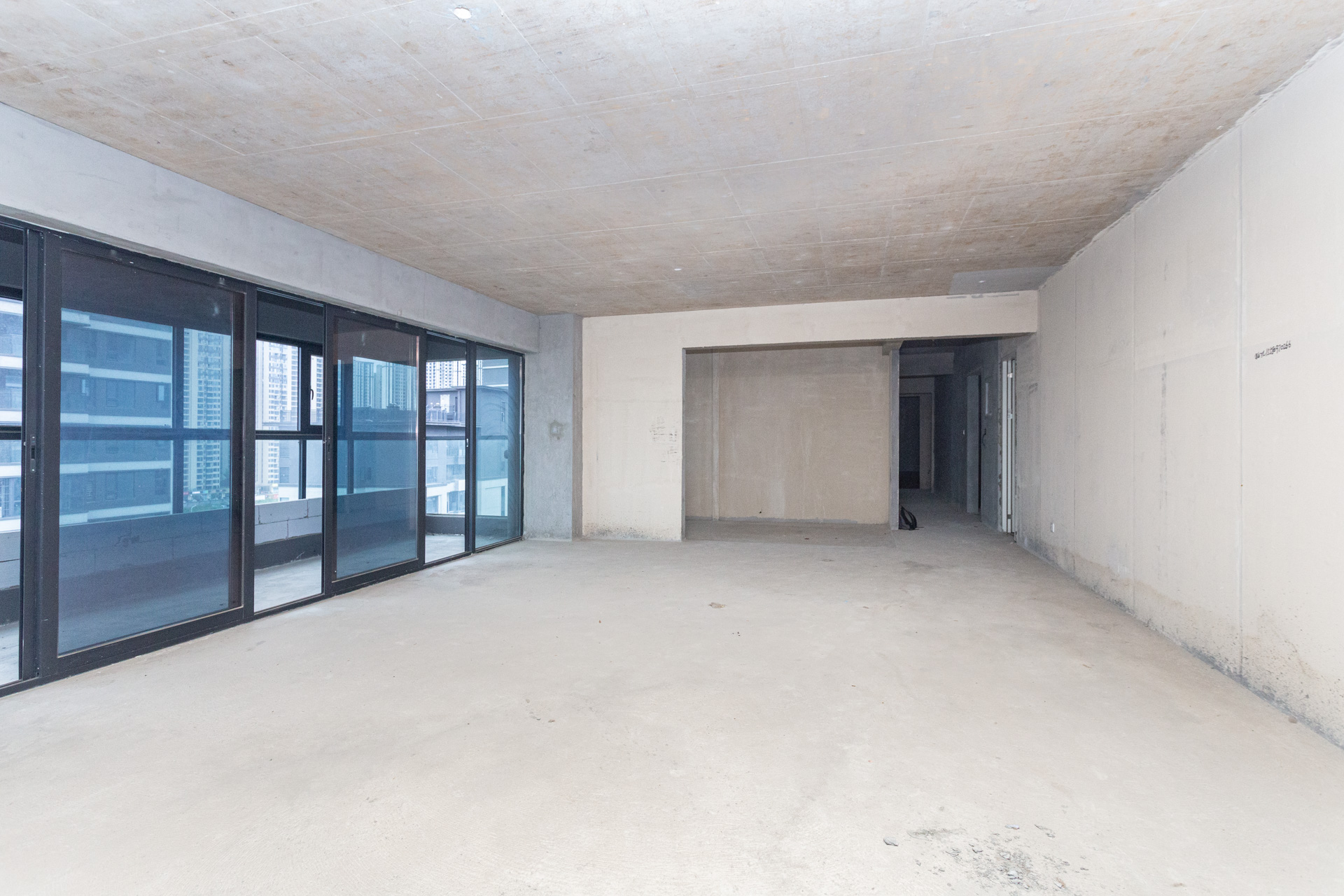 越秀湘江星汇城一期  5室2厅2卫    260.0万客厅