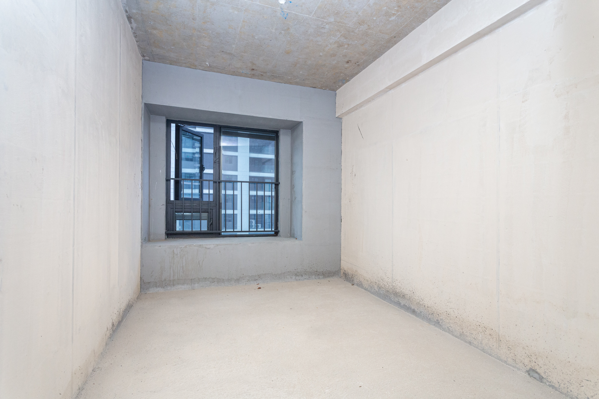 越秀湘江星汇城一期  5室2厅2卫    260.0万卧室