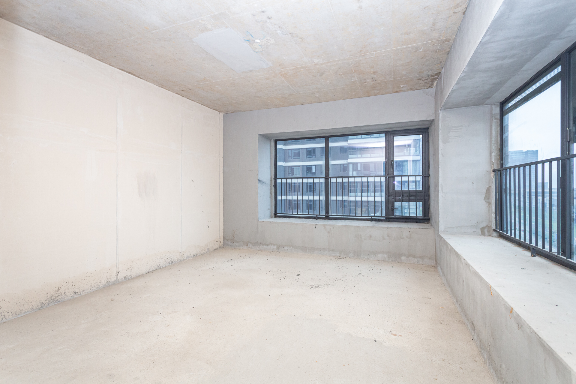 越秀湘江星汇城一期  5室2厅2卫    260.0万卧室