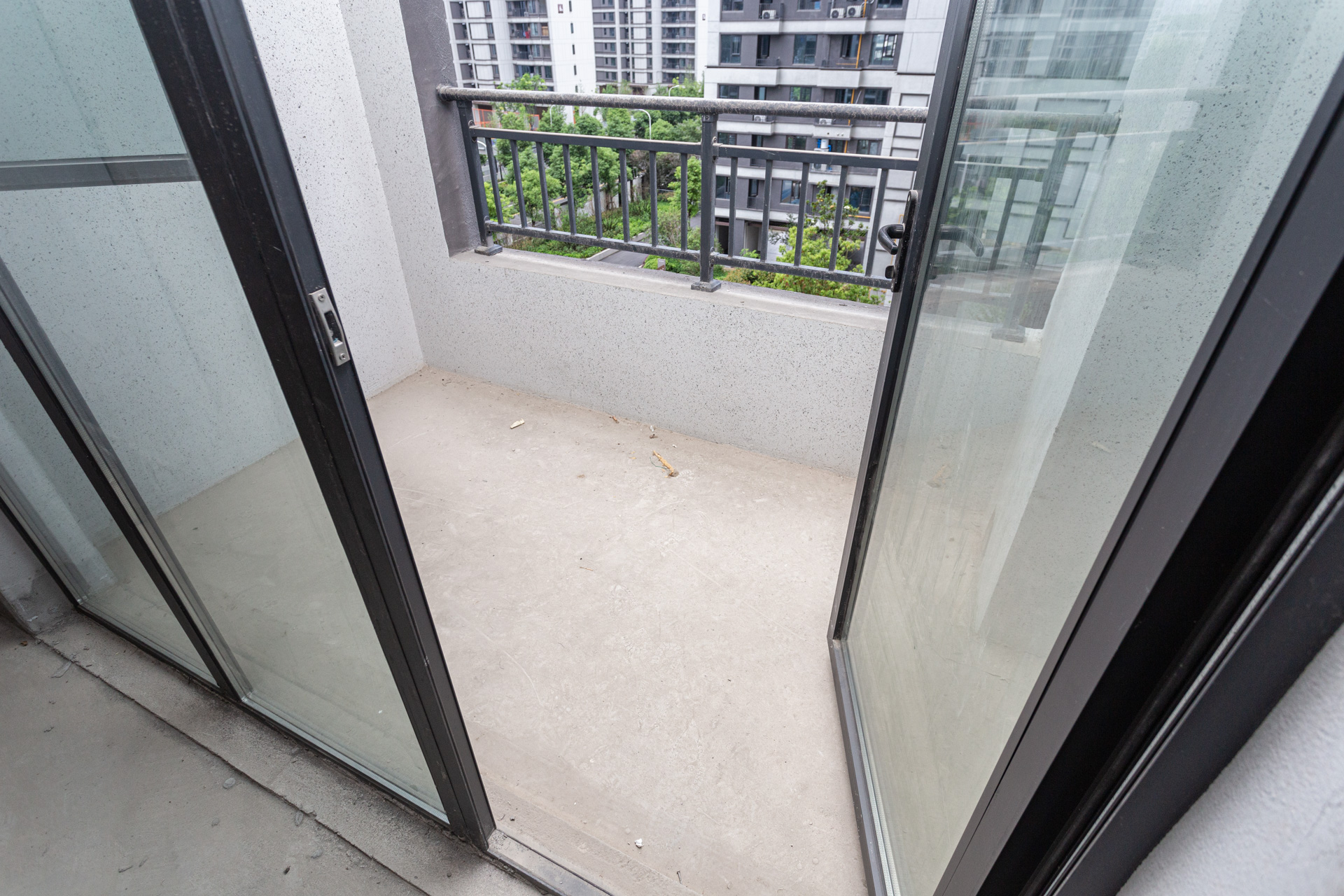 越秀湘江星汇城二期 3室2厅2卫 108.0万 越秀湘江星汇城二期 3室2厅2卫 108.0万阳台