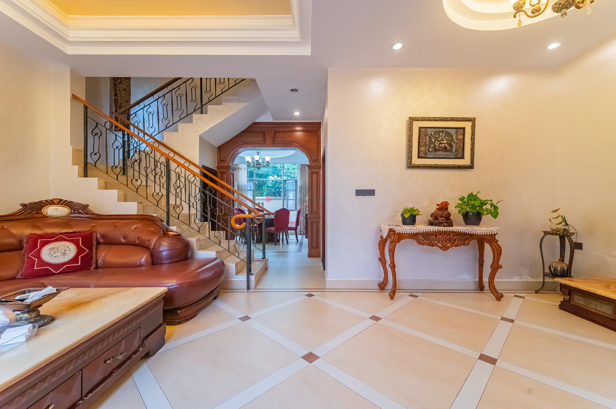 碧桂园威尼斯城 8室3厅6卫 390.0万 碧桂园威尼斯城 8室3厅6卫 390.0万客厅