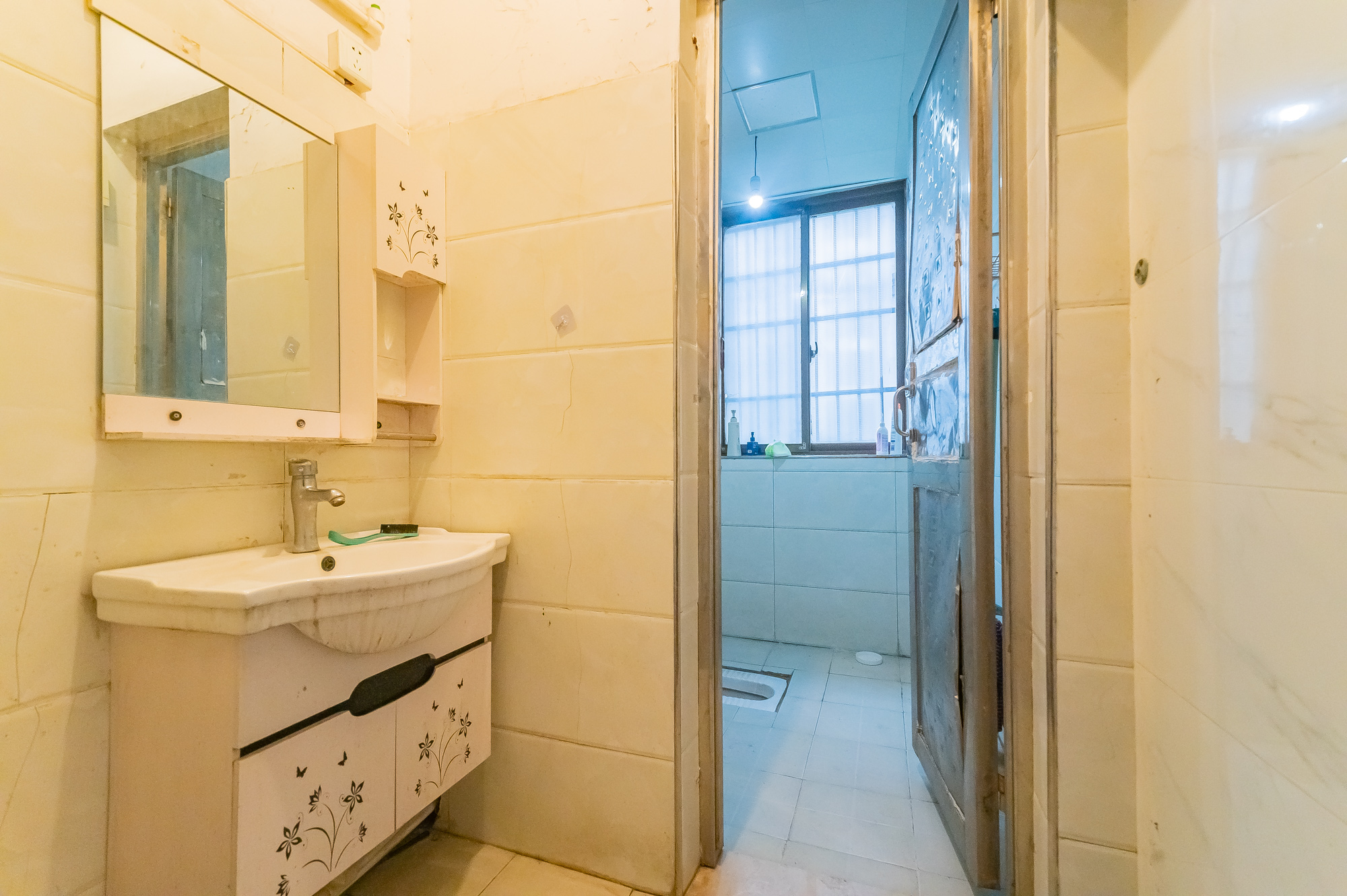 湖湾世景  5室2厅1卫    95.8万 湖湾世景  5室2厅1卫    95.8万卫生间