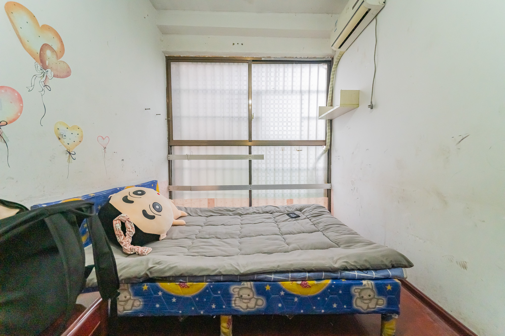 湖湾世景  5室2厅1卫    95.8万 湖湾世景  5室2厅1卫    95.8万卧室