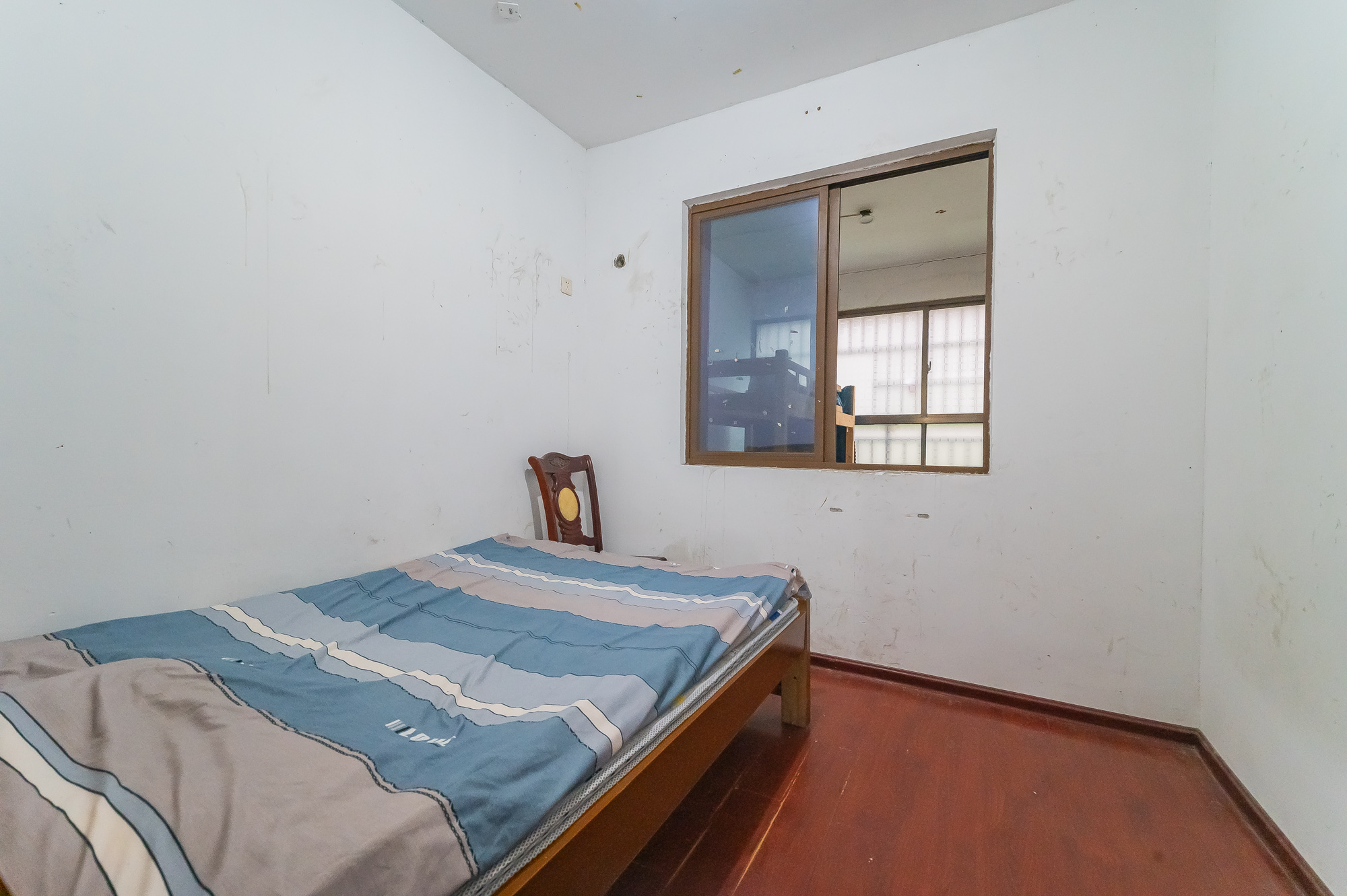 湖湾世景  5室2厅1卫    95.8万 湖湾世景  5室2厅1卫    95.8万卧室