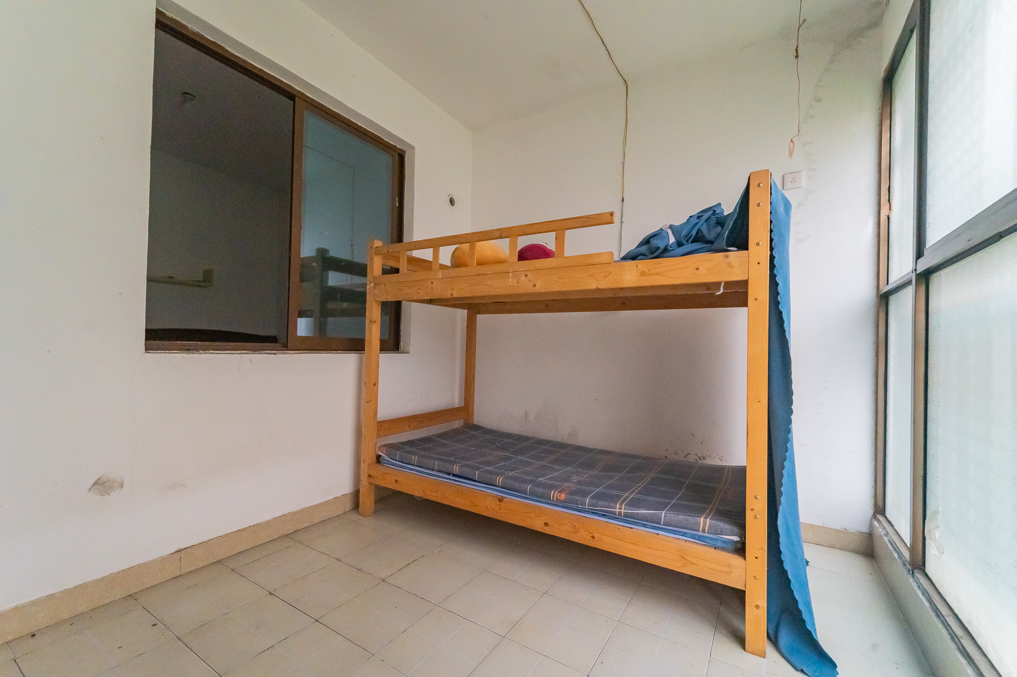 湖湾世景  5室2厅1卫    95.8万 湖湾世景  5室2厅1卫    95.8万阳台