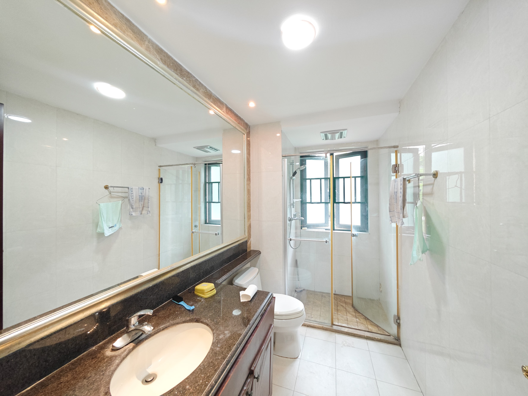 恒大城  3室2厅2卫    100.0万卫生间