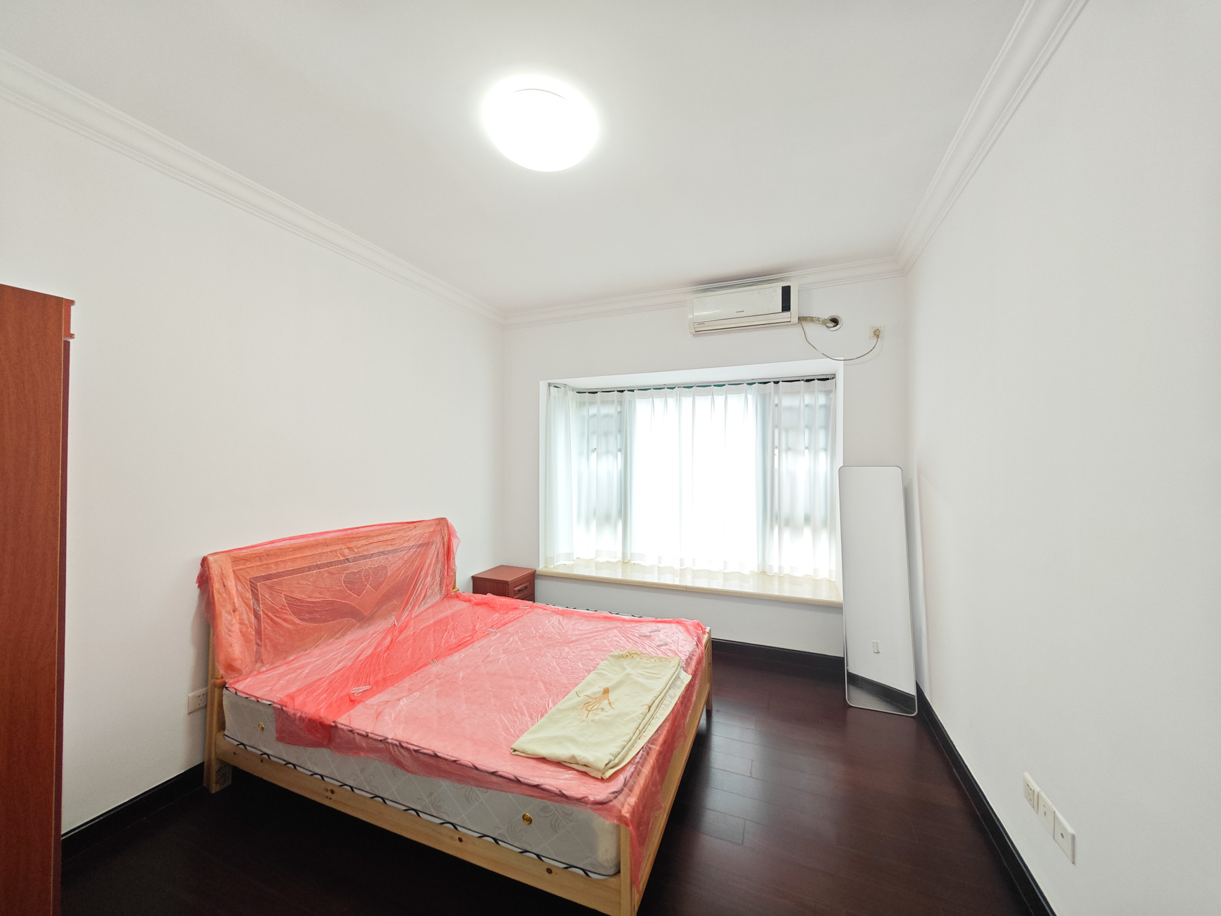 恒大城  3室2厅2卫    100.0万卧室