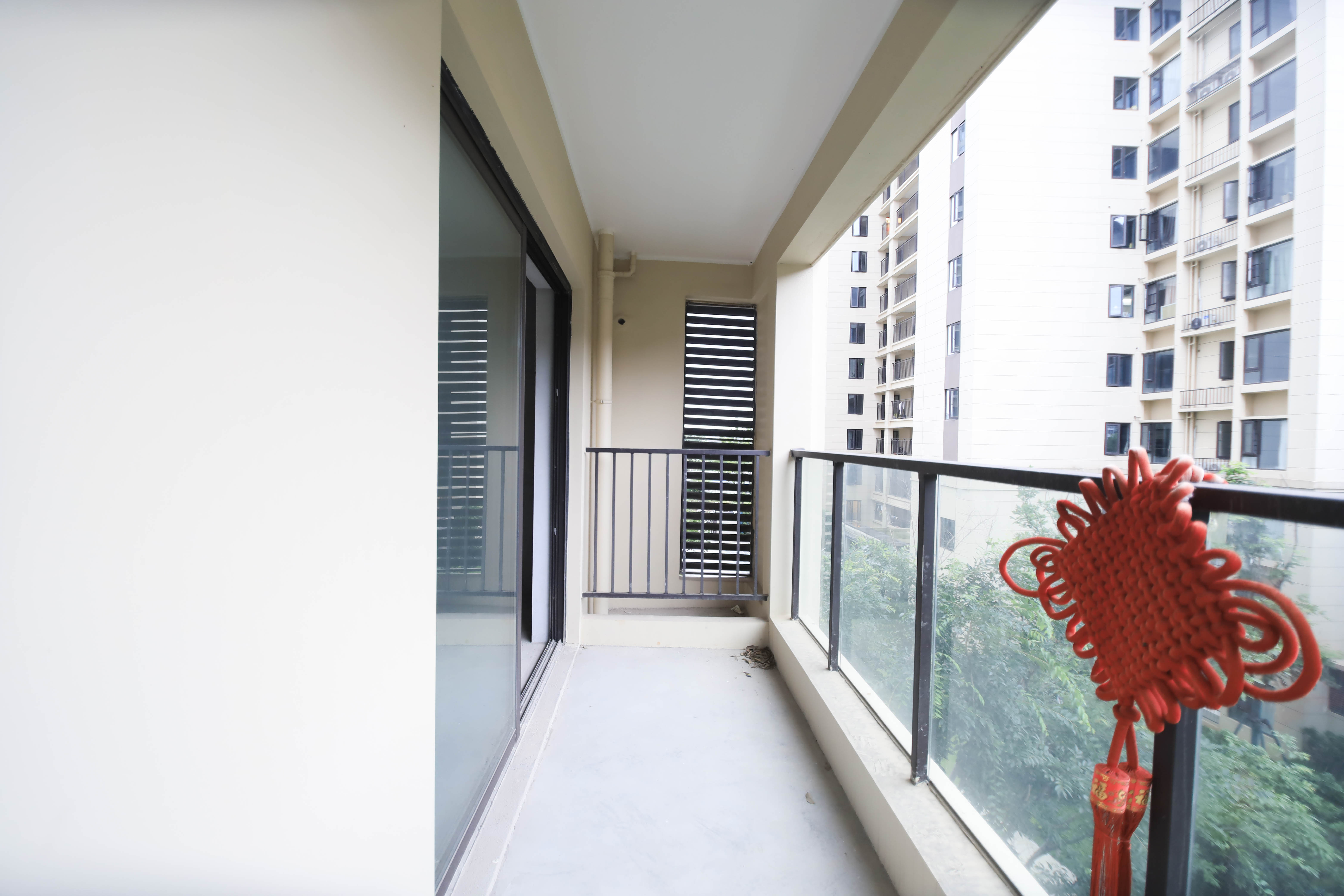 远洋红星天铂一期 4室2厅2卫 125.0万 远洋红星天铂一期 4室2厅2卫 125.0万阳台