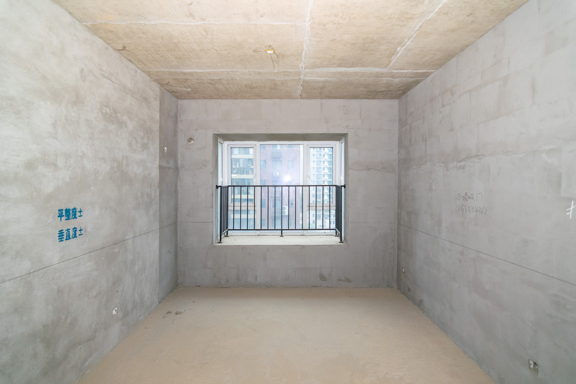 新华联梦想城 5室2厅2卫 128.0万 新华联梦想城 5室2厅2卫 128.0万卧室