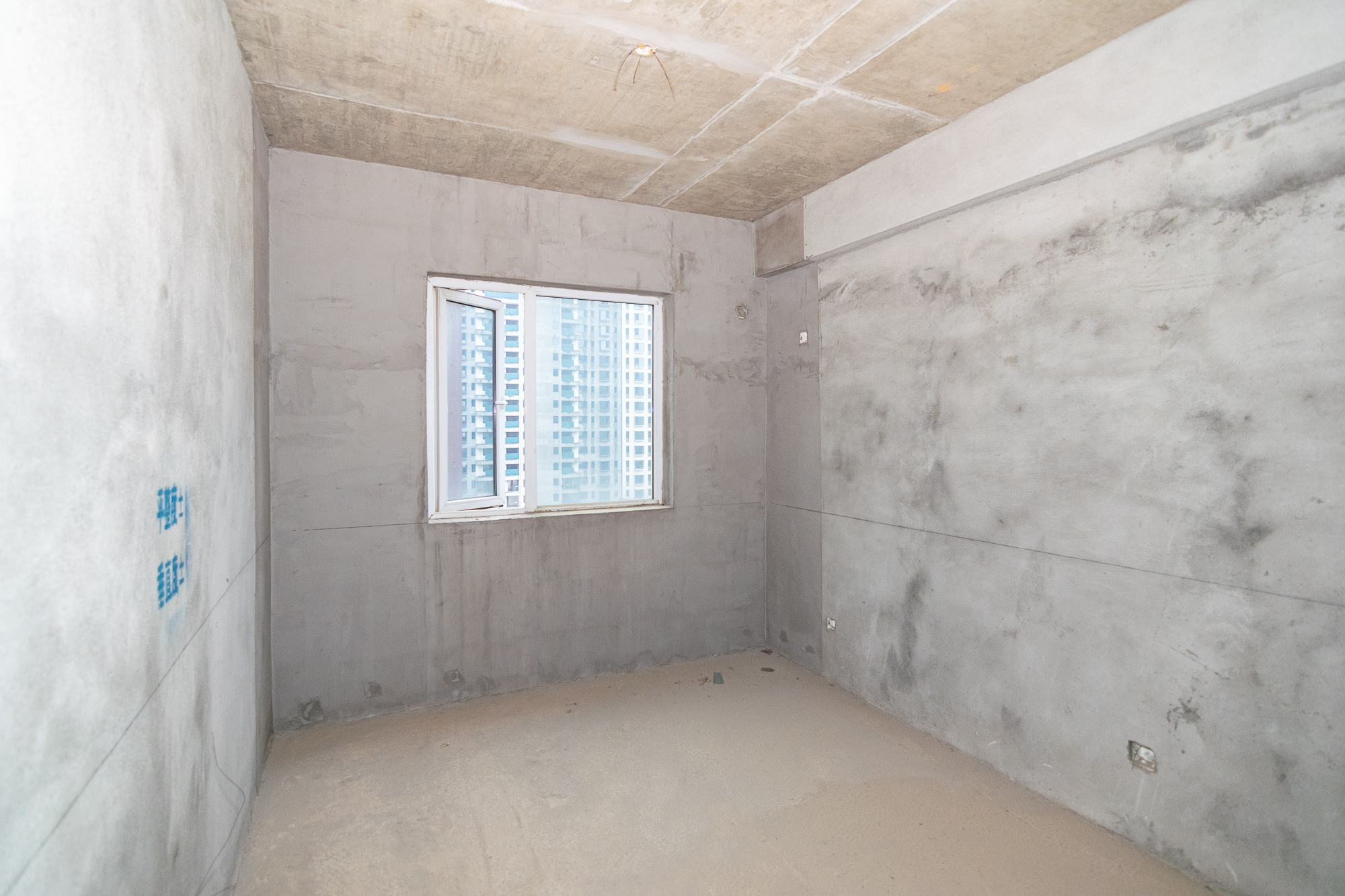 新华联梦想城 5室2厅2卫 128.0万 新华联梦想城 5室2厅2卫 128.0万卧室