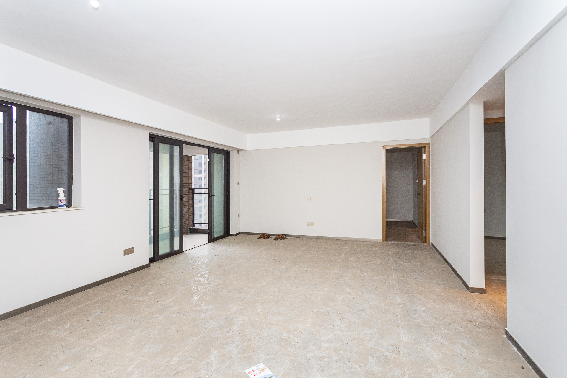 时代倾城四期 4室2厅1卫 120.0万 时代倾城四期 4室2厅1卫 120.0万客厅