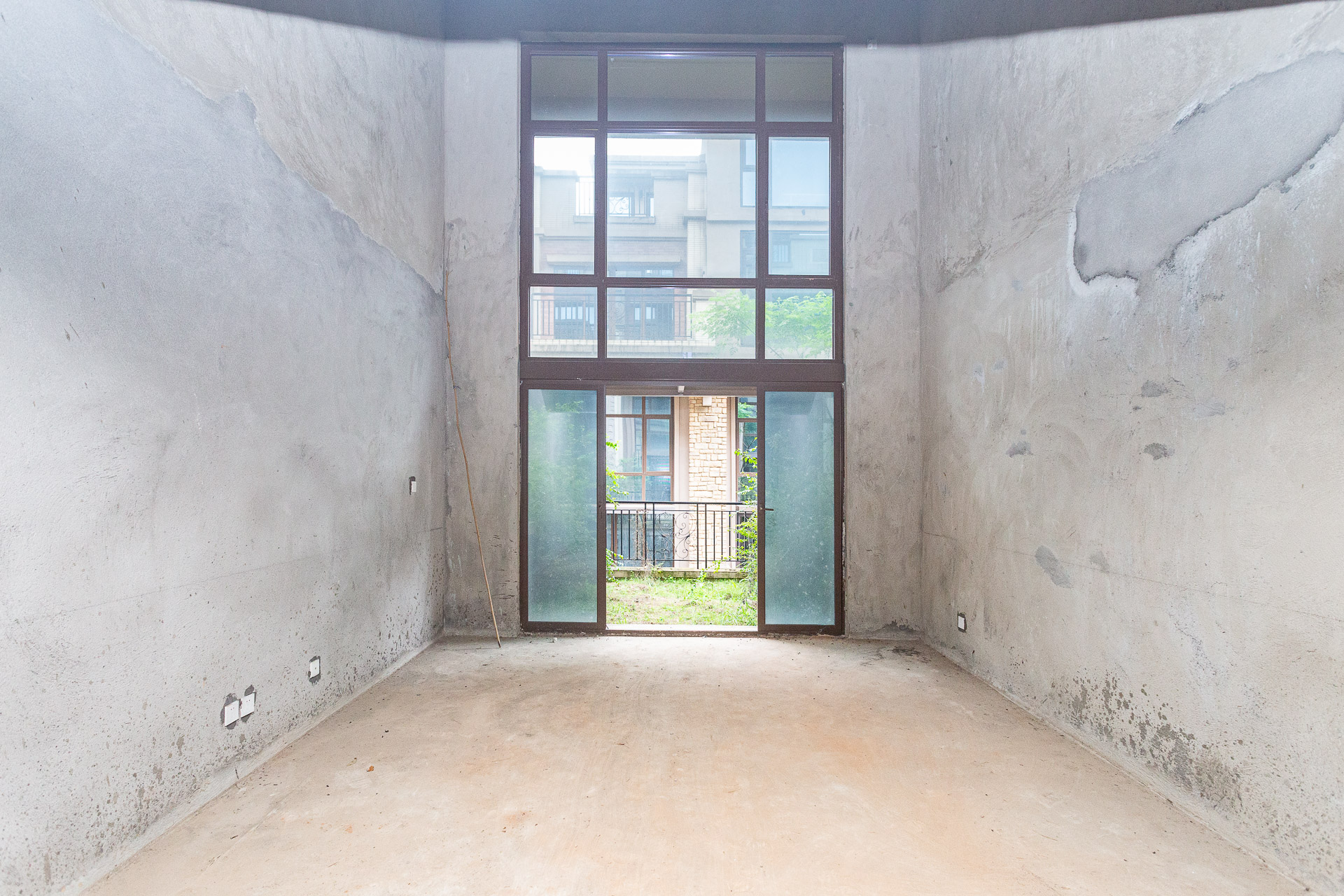 盈峰翠邸 5室2厅4卫 148.0万 盈峰翠邸 5室2厅4卫 148.0万客厅