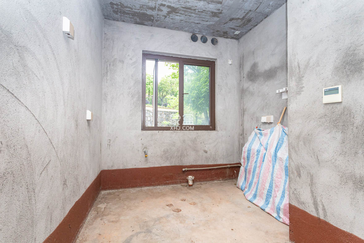 盈峰翠邸 5室2厅4卫 148.0万 盈峰翠邸 5室2厅4卫 148.0万厨房