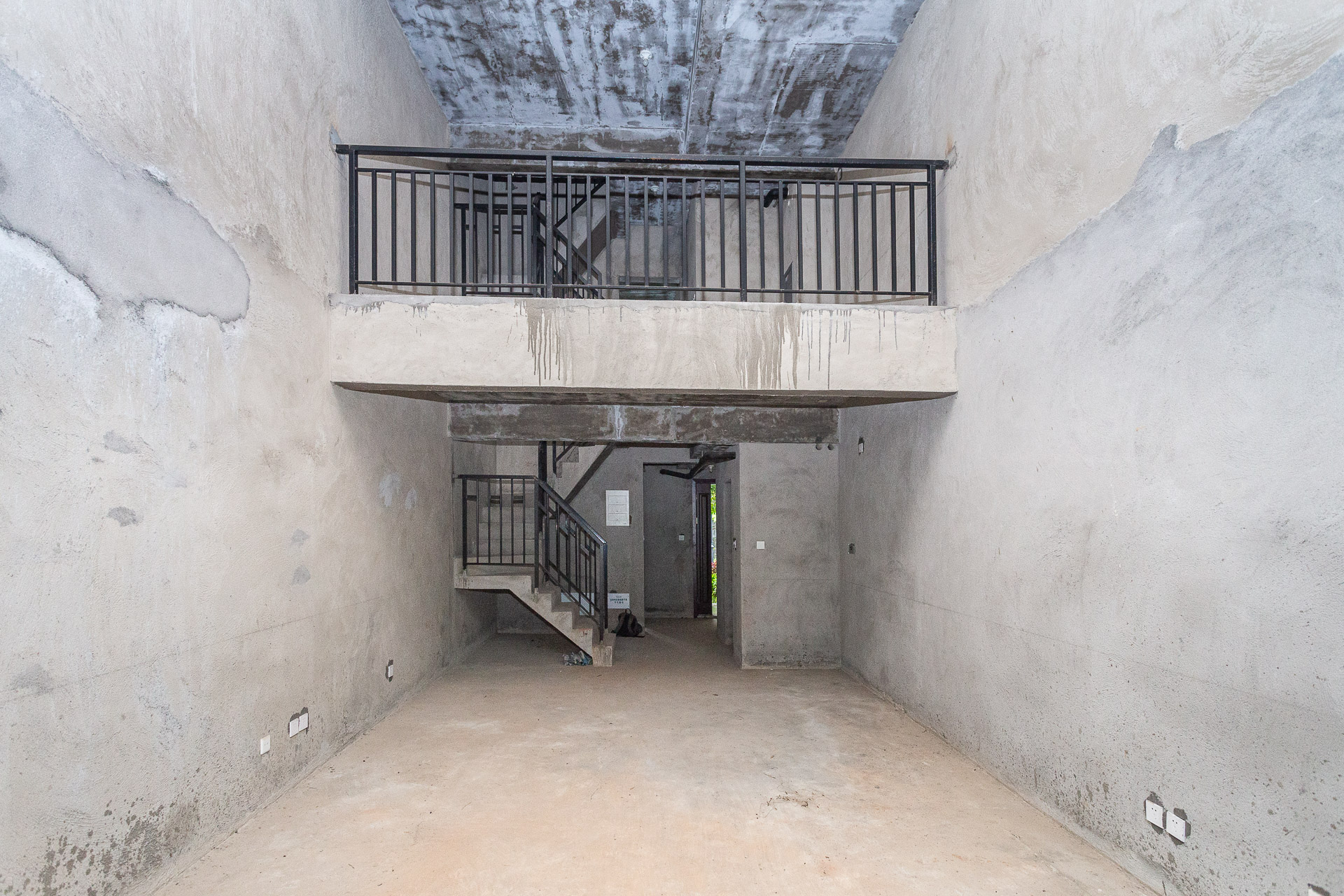 盈峰翠邸 5室2厅4卫 148.0万 盈峰翠邸 5室2厅4卫 148.0万客厅