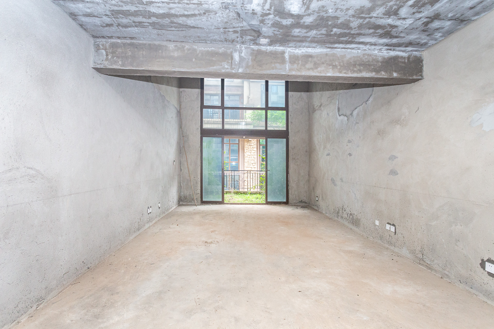 盈峰翠邸 5室2厅4卫 148.0万 盈峰翠邸 5室2厅4卫 148.0万客厅