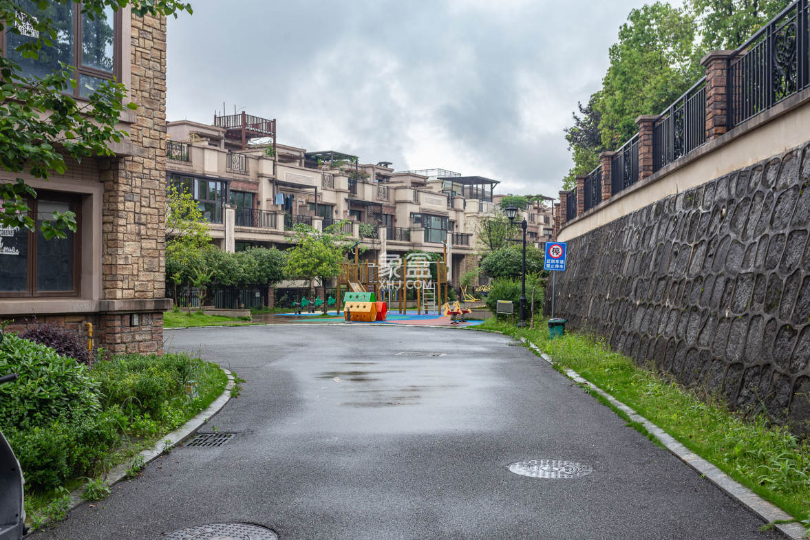 盈峰翠邸 5室2厅4卫 148.0万 盈峰翠邸 5室2厅4卫 148.0万其他