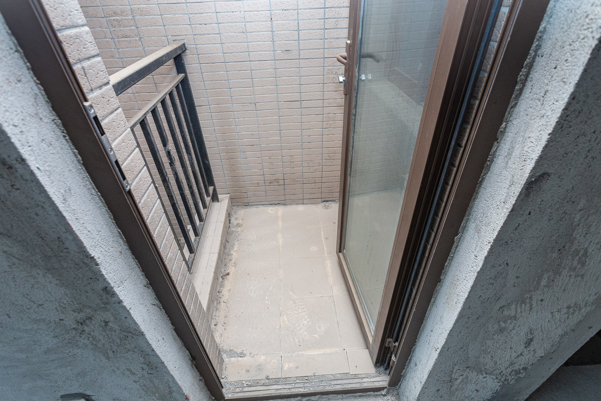 盈峰翠邸  5室2厅4卫   148.00万阳台