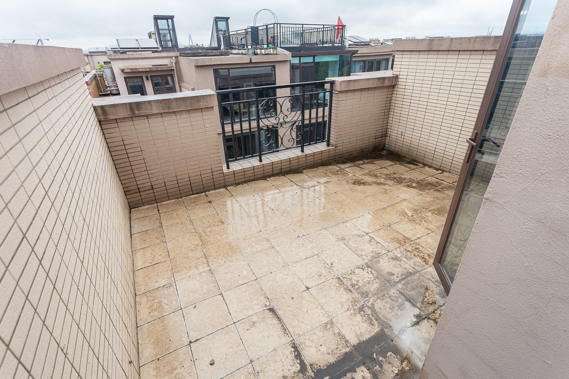 盈峰翠邸 5室2厅4卫 148.0万 盈峰翠邸 5室2厅4卫 148.0万阳台