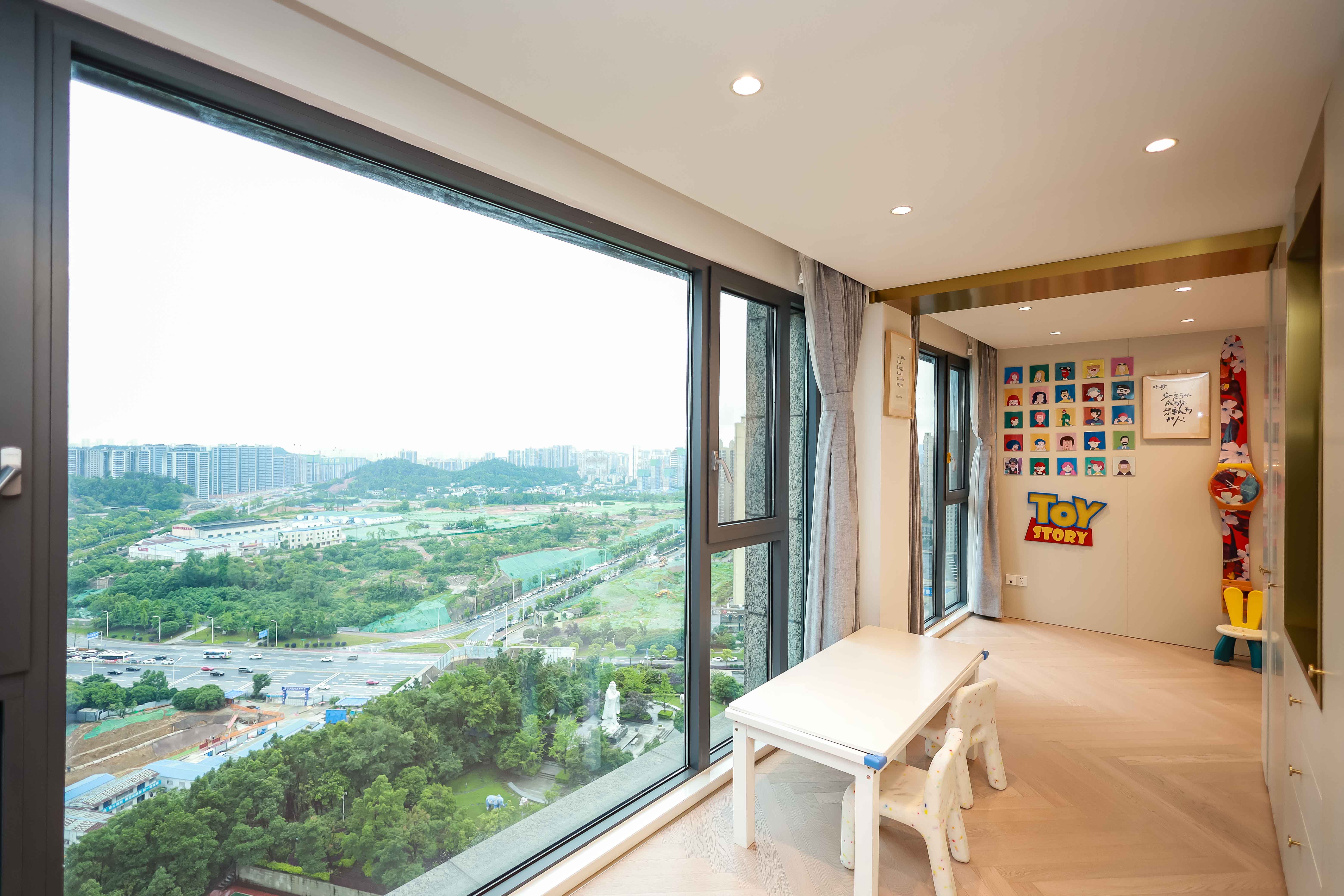 万象府台  5室2厅3卫   800.00万阳台