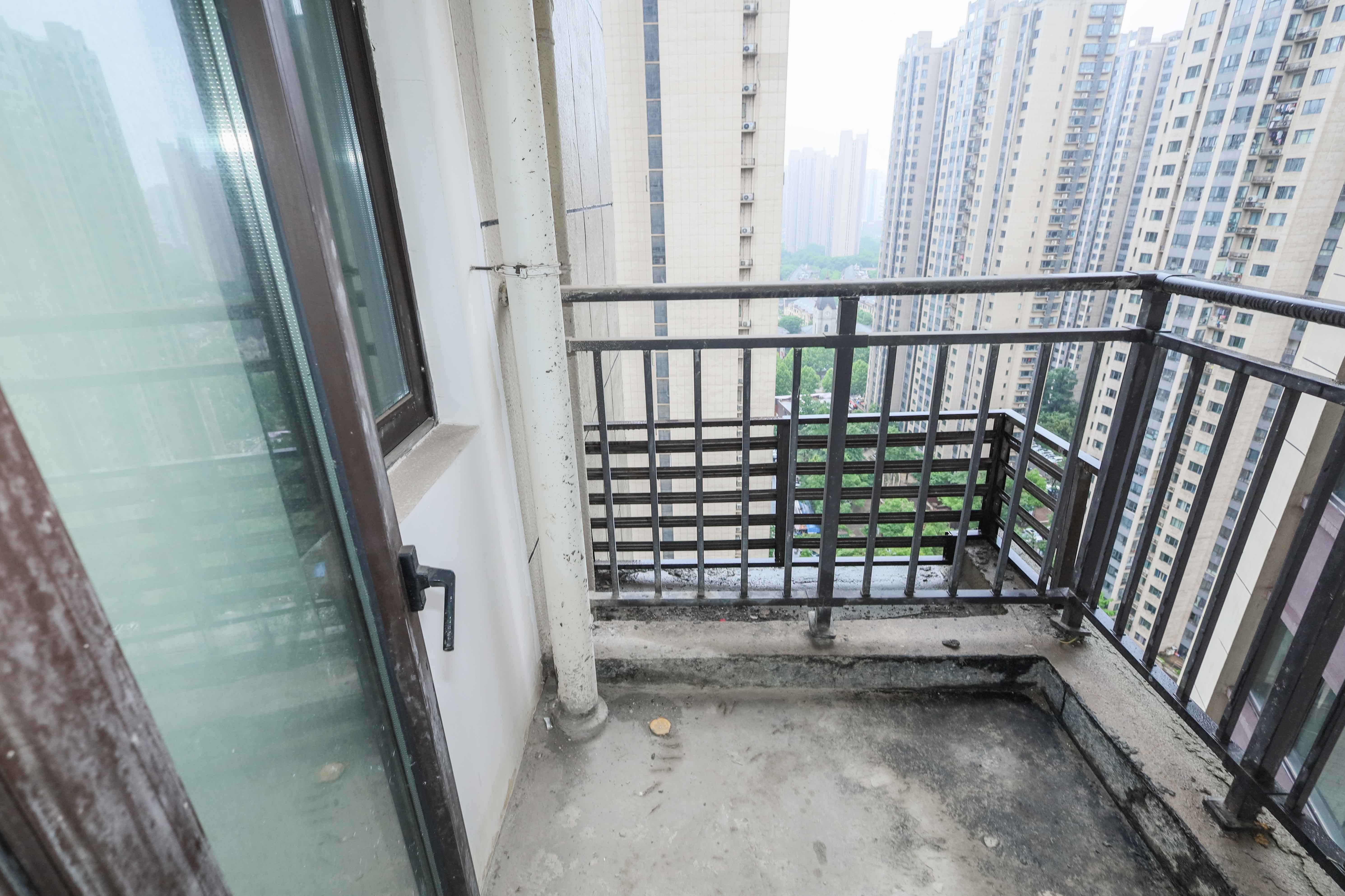中国铁建梅溪青秀三期  3室2厅2卫   132.00万阳台