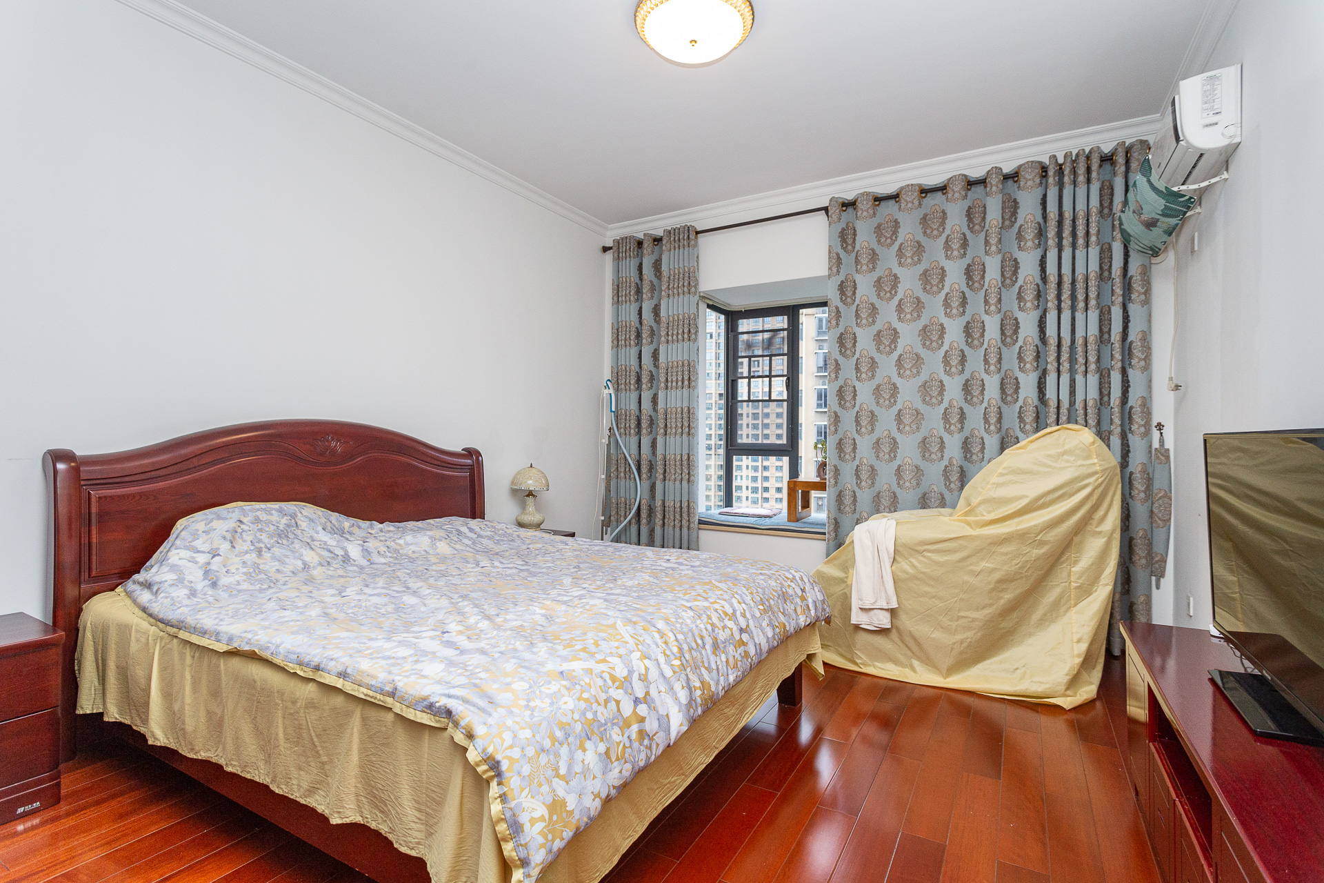 金湘苑(星澜之悦) 5室2厅2卫 165.0万 金湘苑(星澜之悦) 5室2厅2卫 165.0万卧室