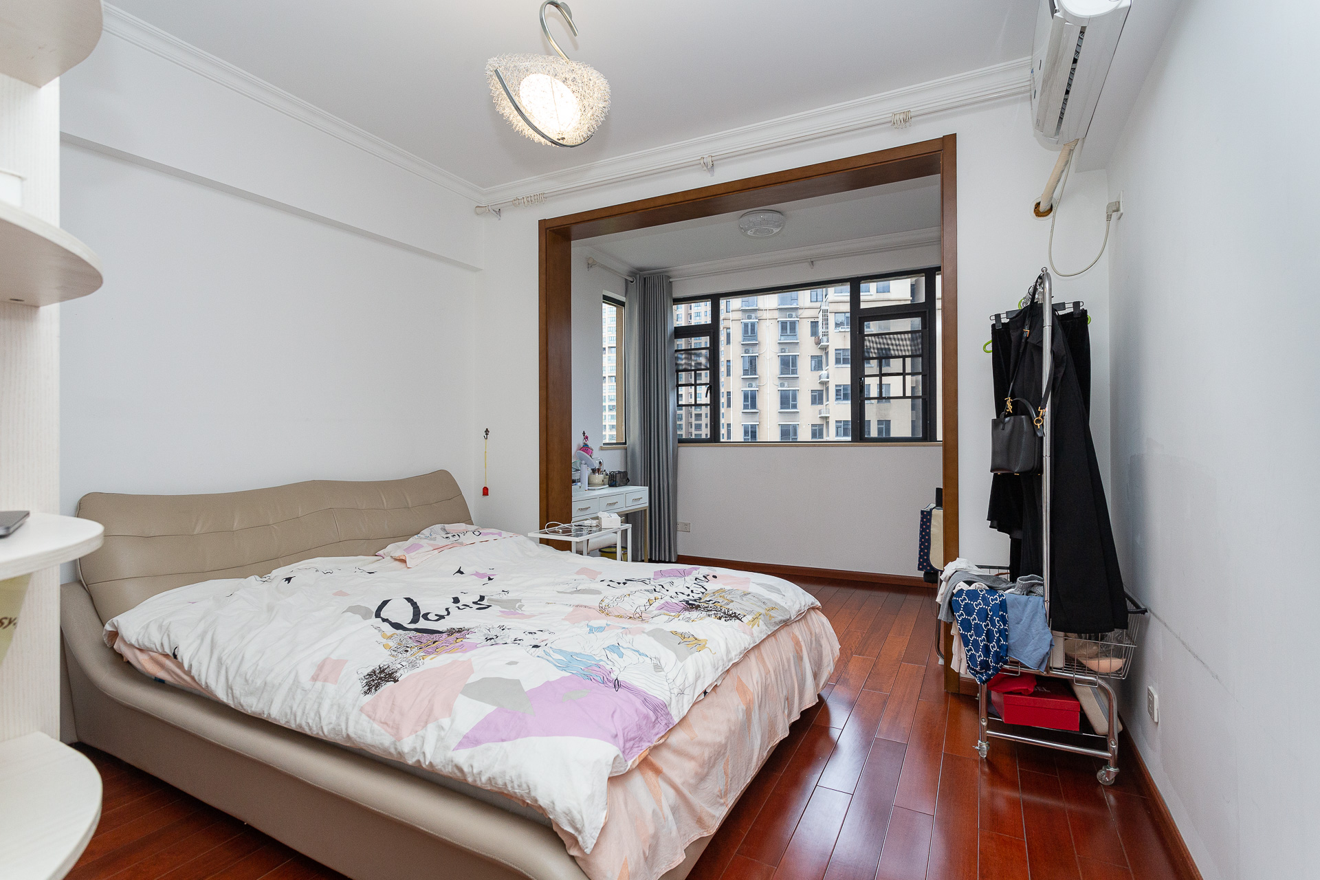 金湘苑(星澜之悦) 5室2厅2卫 165.0万 金湘苑(星澜之悦) 5室2厅2卫 165.0万卧室