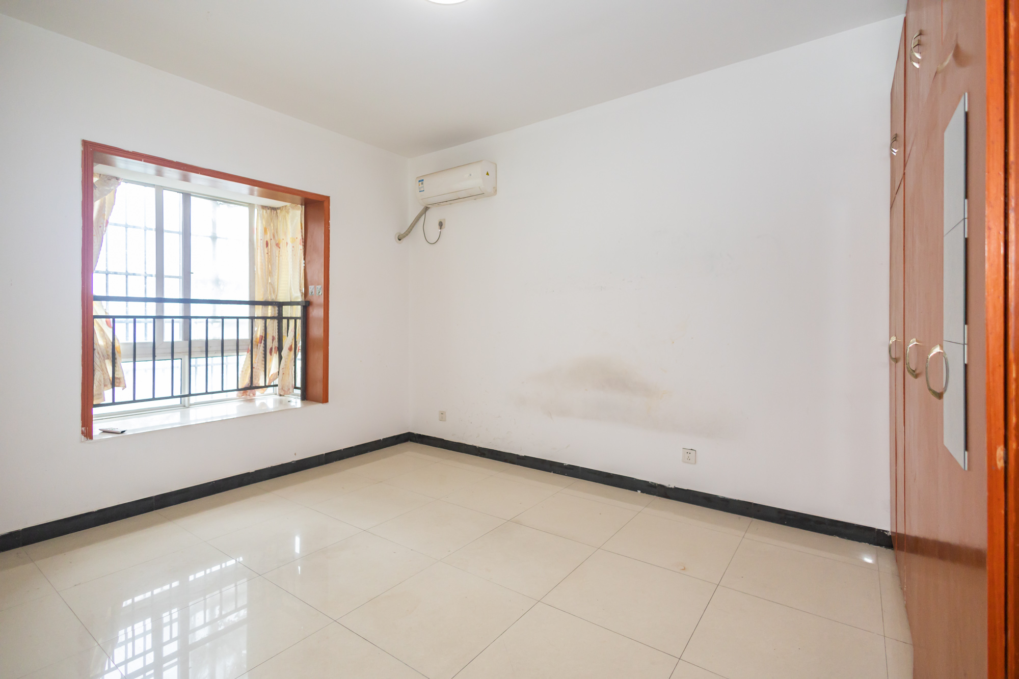 楚天世纪城东苑  3室2厅2卫    66.0万 楚天世纪城东苑  3室2厅2卫    66.0万卧室