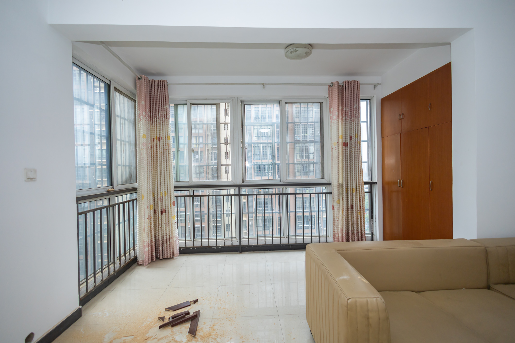 楚天世纪城东苑  3室2厅2卫    66.0万 楚天世纪城东苑  3室2厅2卫    66.0万阳台