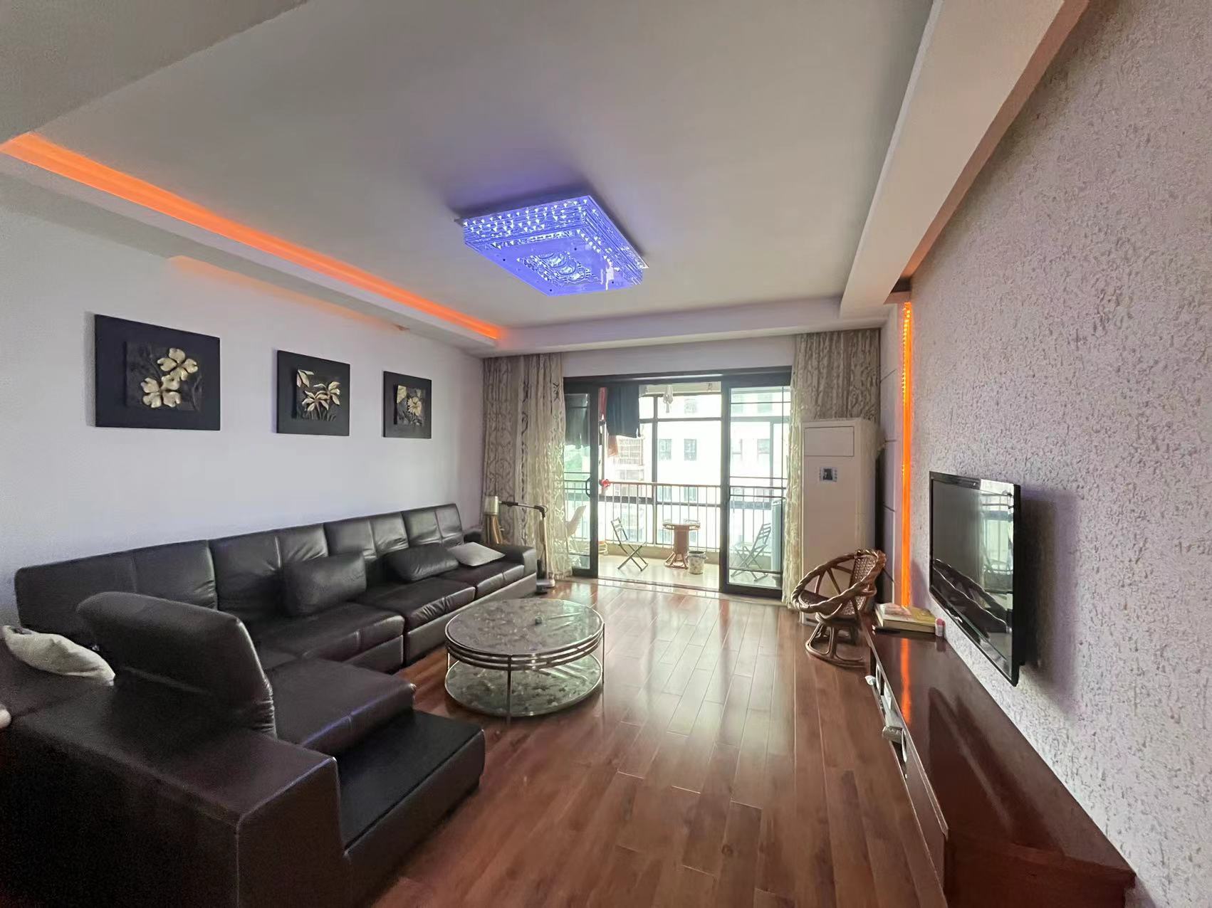 嘉天18号 3室2厅2卫 59.8万 嘉天18号 3室2厅2卫 59.8万室内图