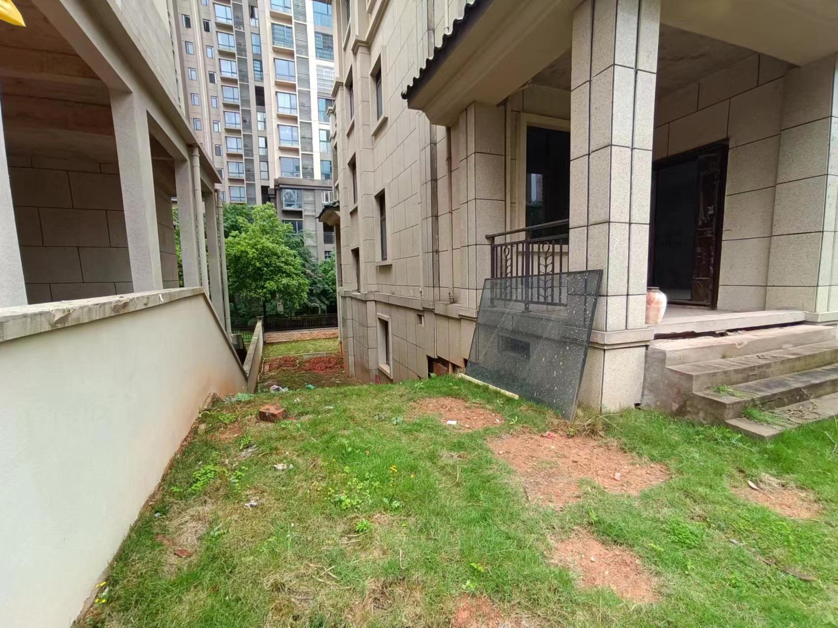 山水洲城华晨第一城 6室2厅3卫 368.0万 山水洲城华晨第一城 6室2厅3卫 368.0万室内图