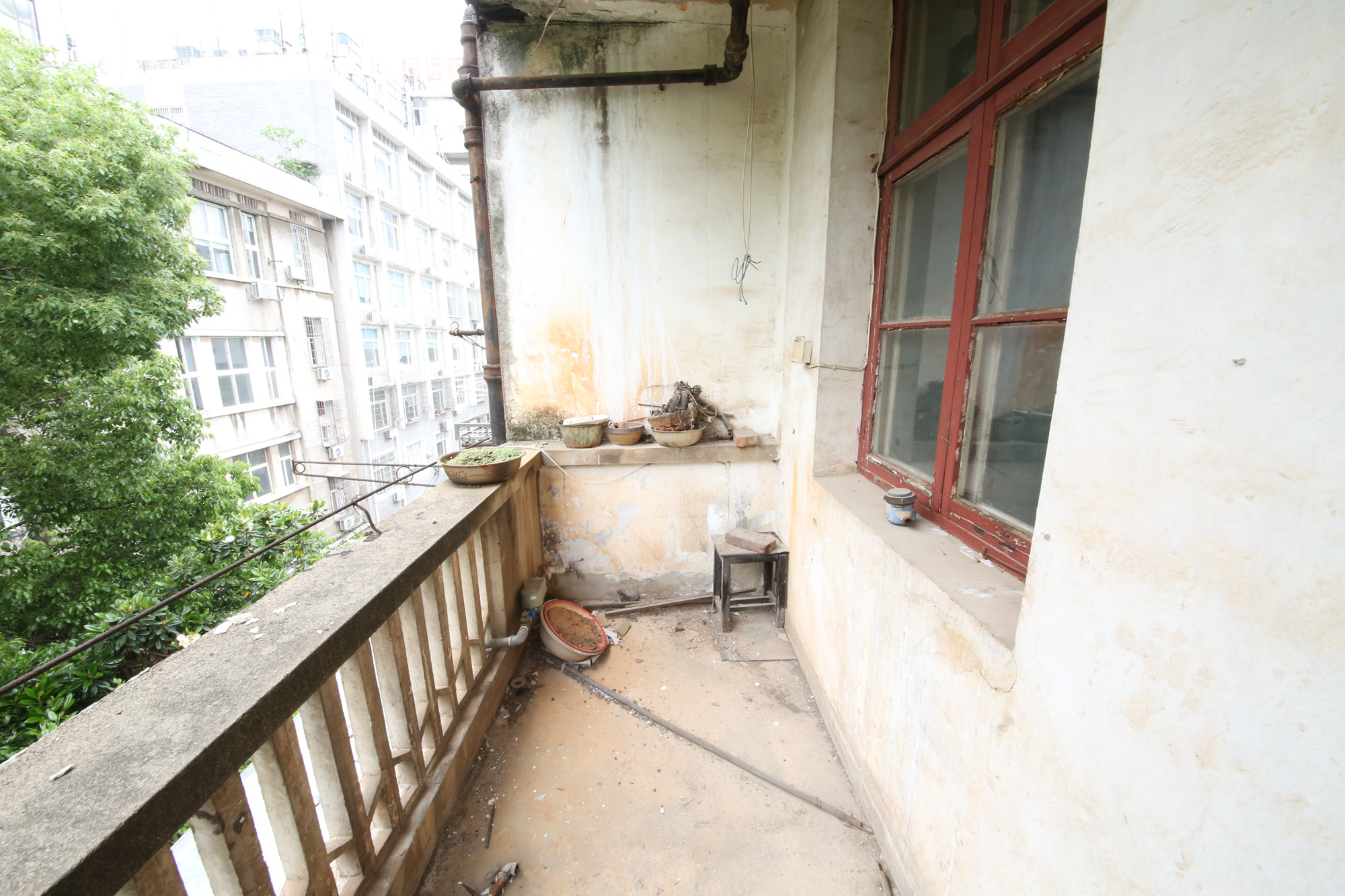 建工集团单位房  4室2厅1卫   88.00万阳台