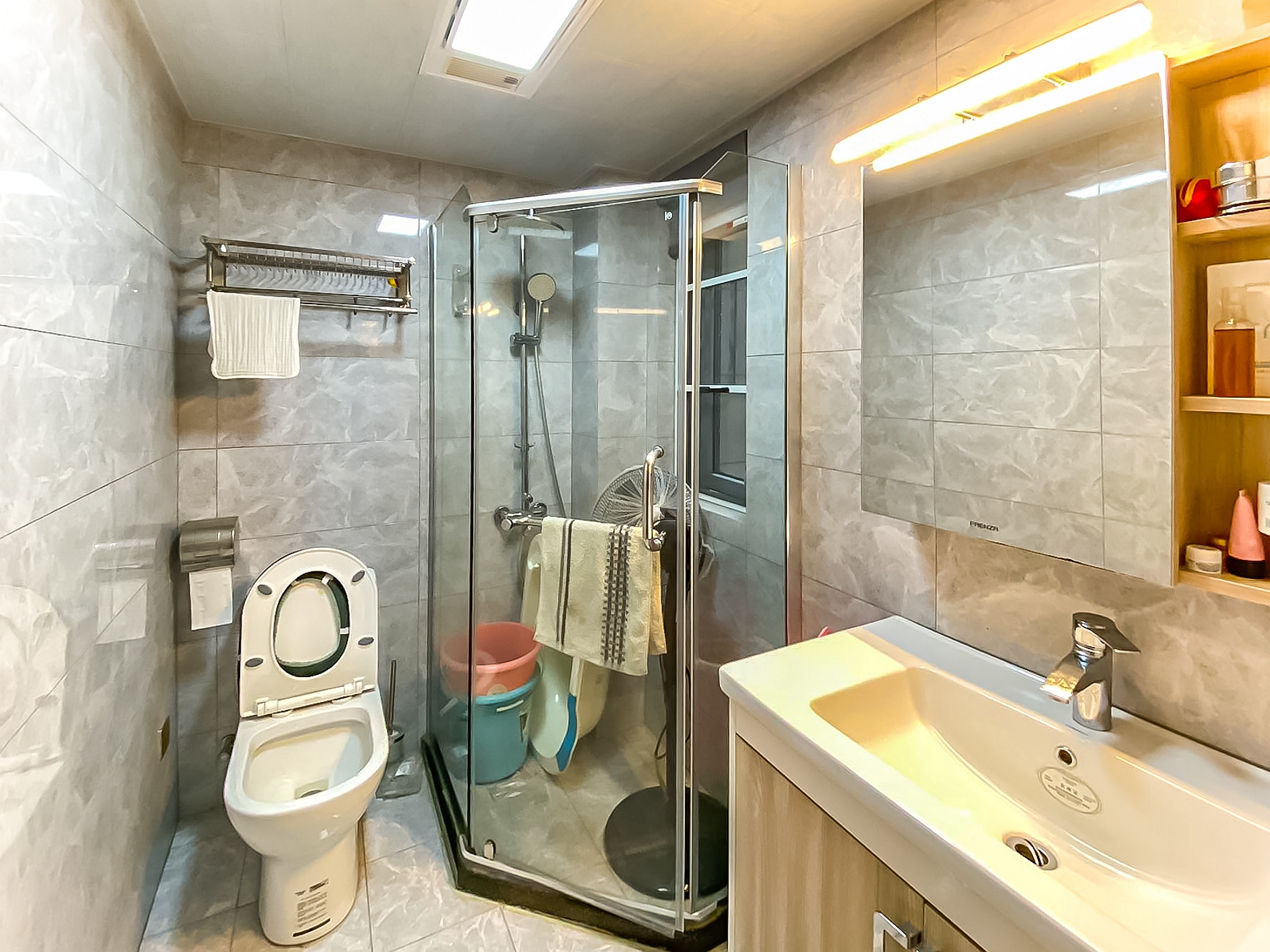 荣盛花语城  4室2厅2卫    130.0万 荣盛花语城  4室2厅2卫    130.0万卫生间