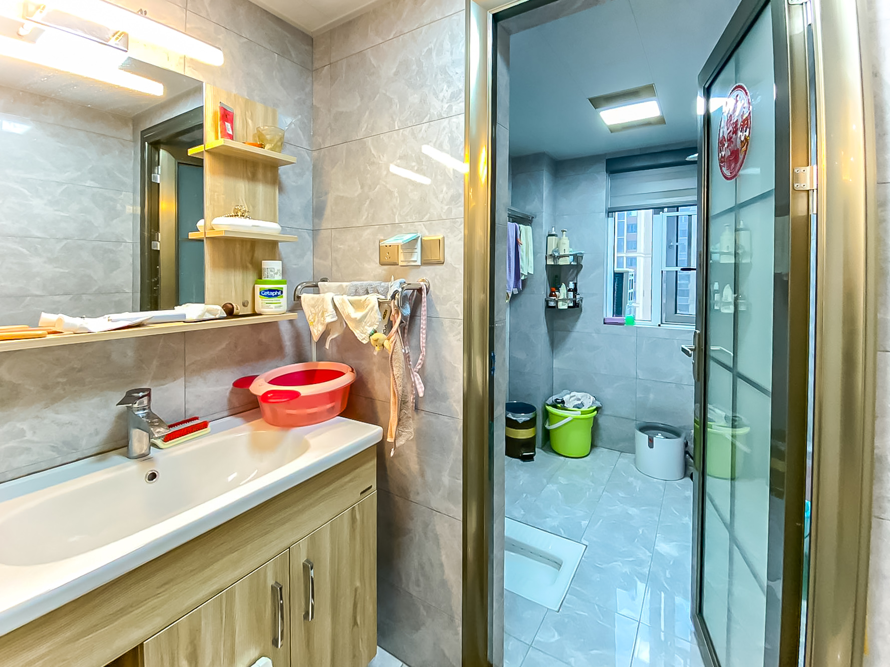 荣盛花语城  4室2厅2卫    130.0万 荣盛花语城  4室2厅2卫    130.0万卫生间