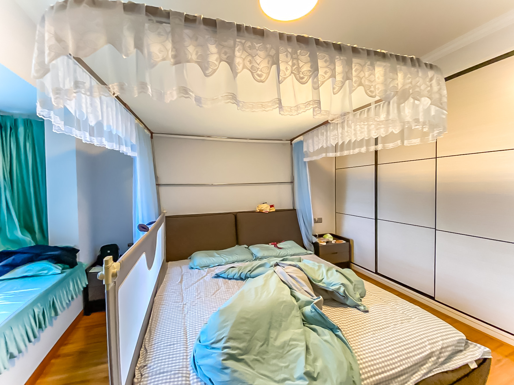 荣盛花语城  4室2厅2卫    130.0万 荣盛花语城  4室2厅2卫    130.0万卧室