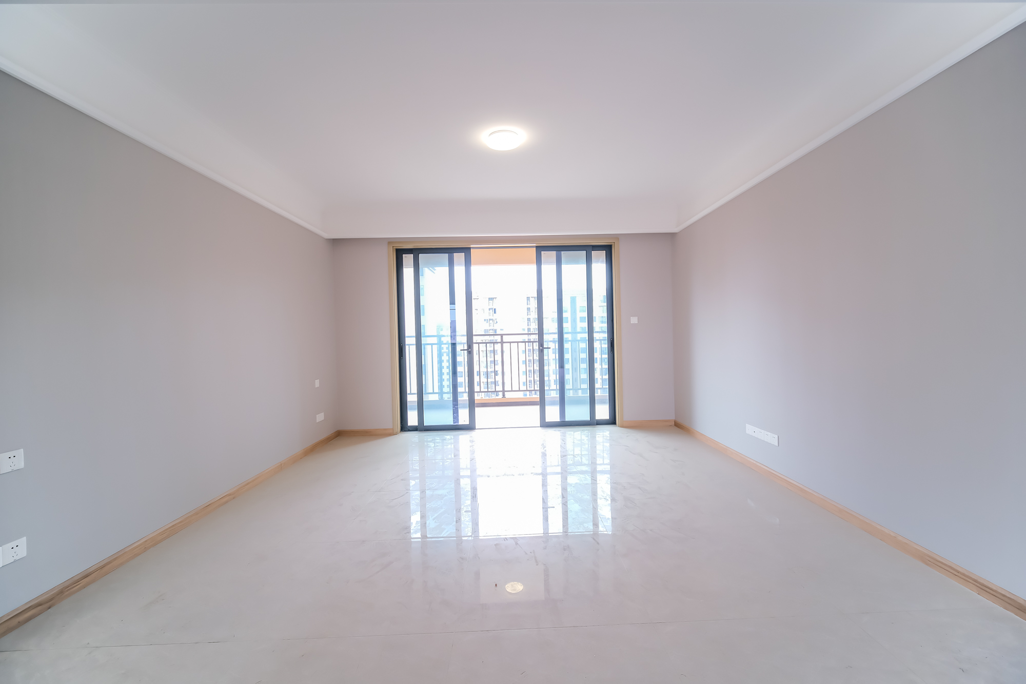 运达锦绣广场  4室2厅2卫    200.0万 运达锦绣广场  4室2厅2卫    200.0万客厅