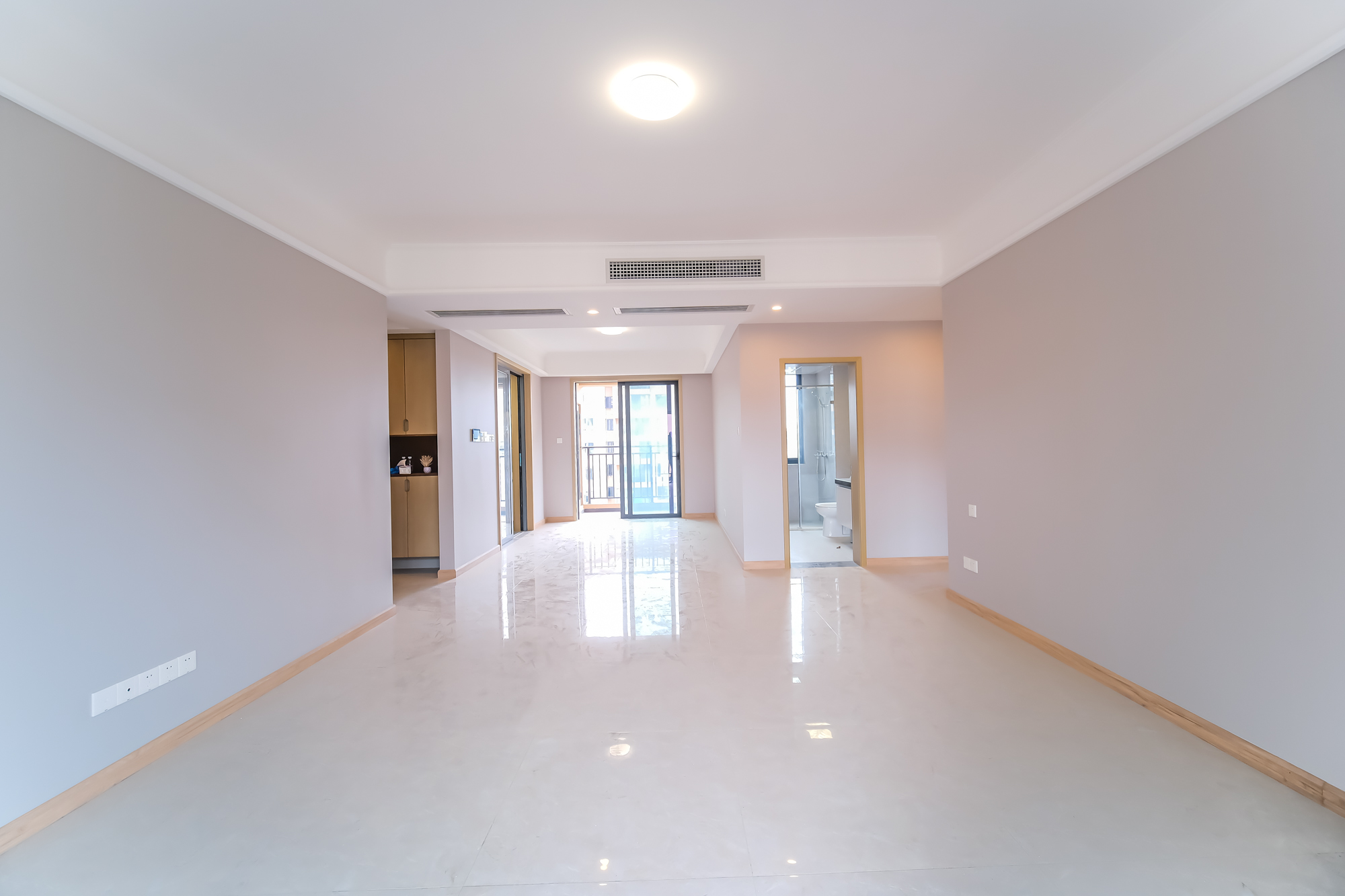 运达锦绣广场  4室2厅2卫    200.0万客厅