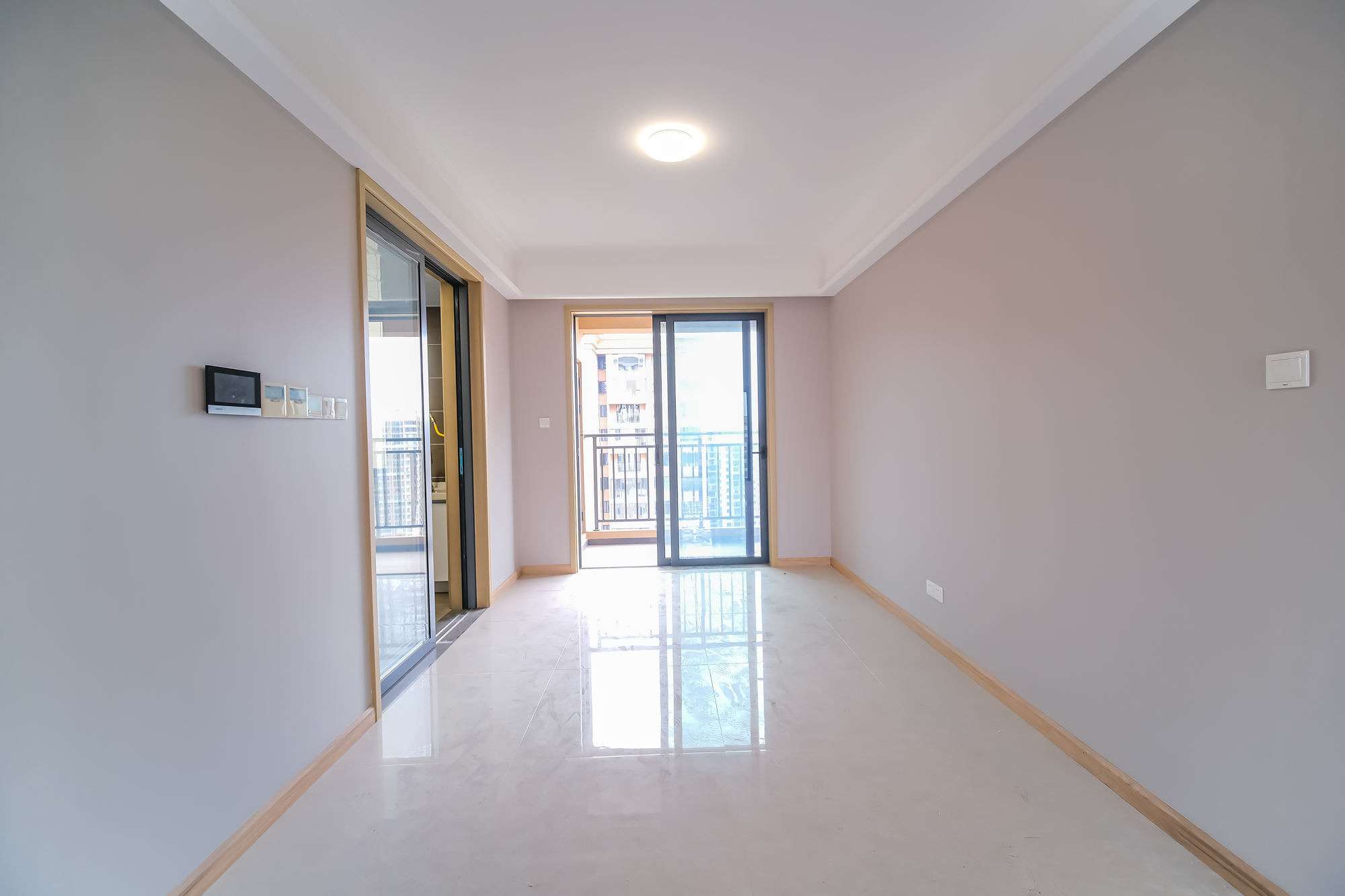 运达锦绣广场  4室2厅2卫    200.0万客厅