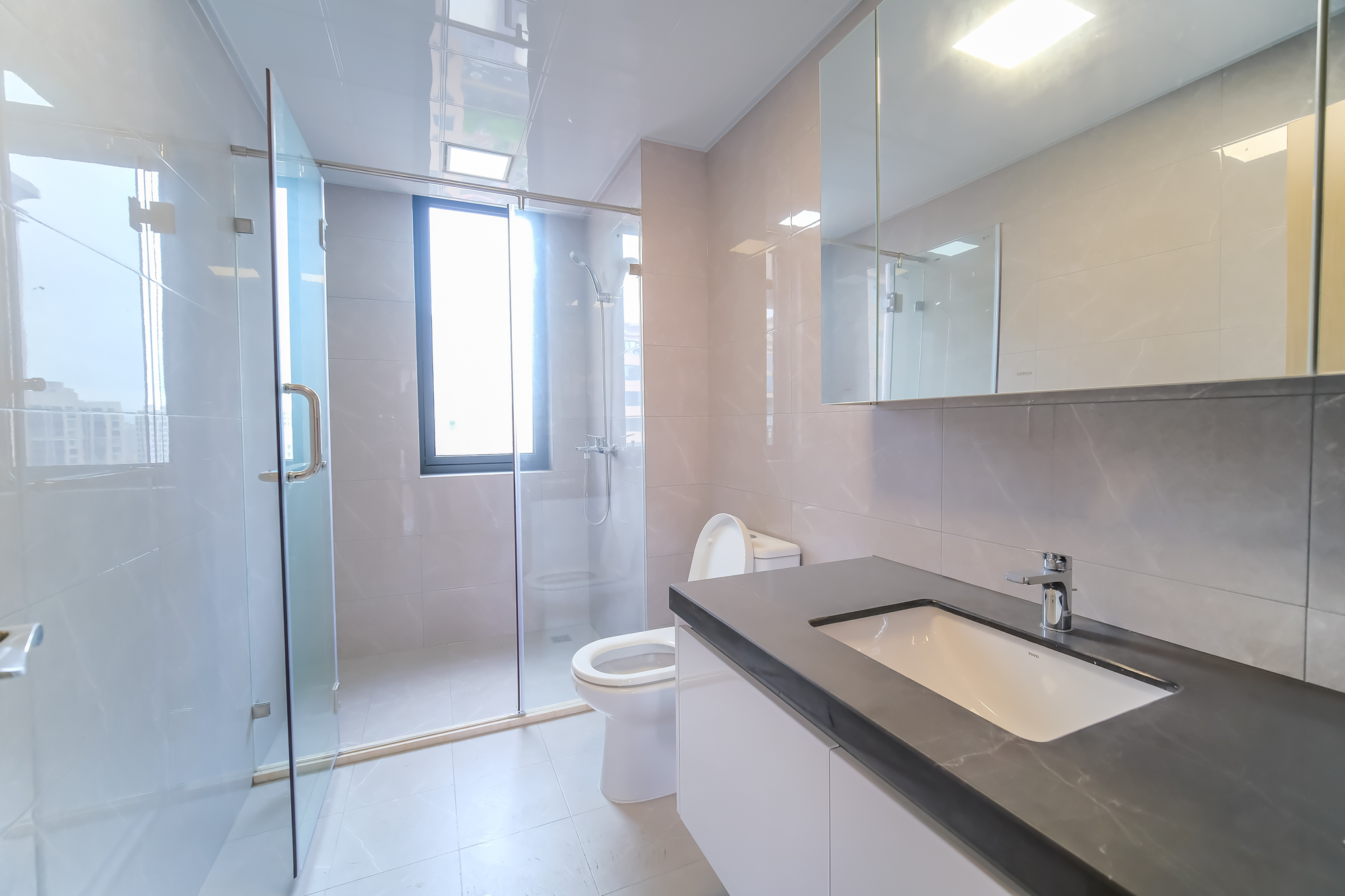 运达锦绣广场  4室2厅2卫    200.0万卫生间