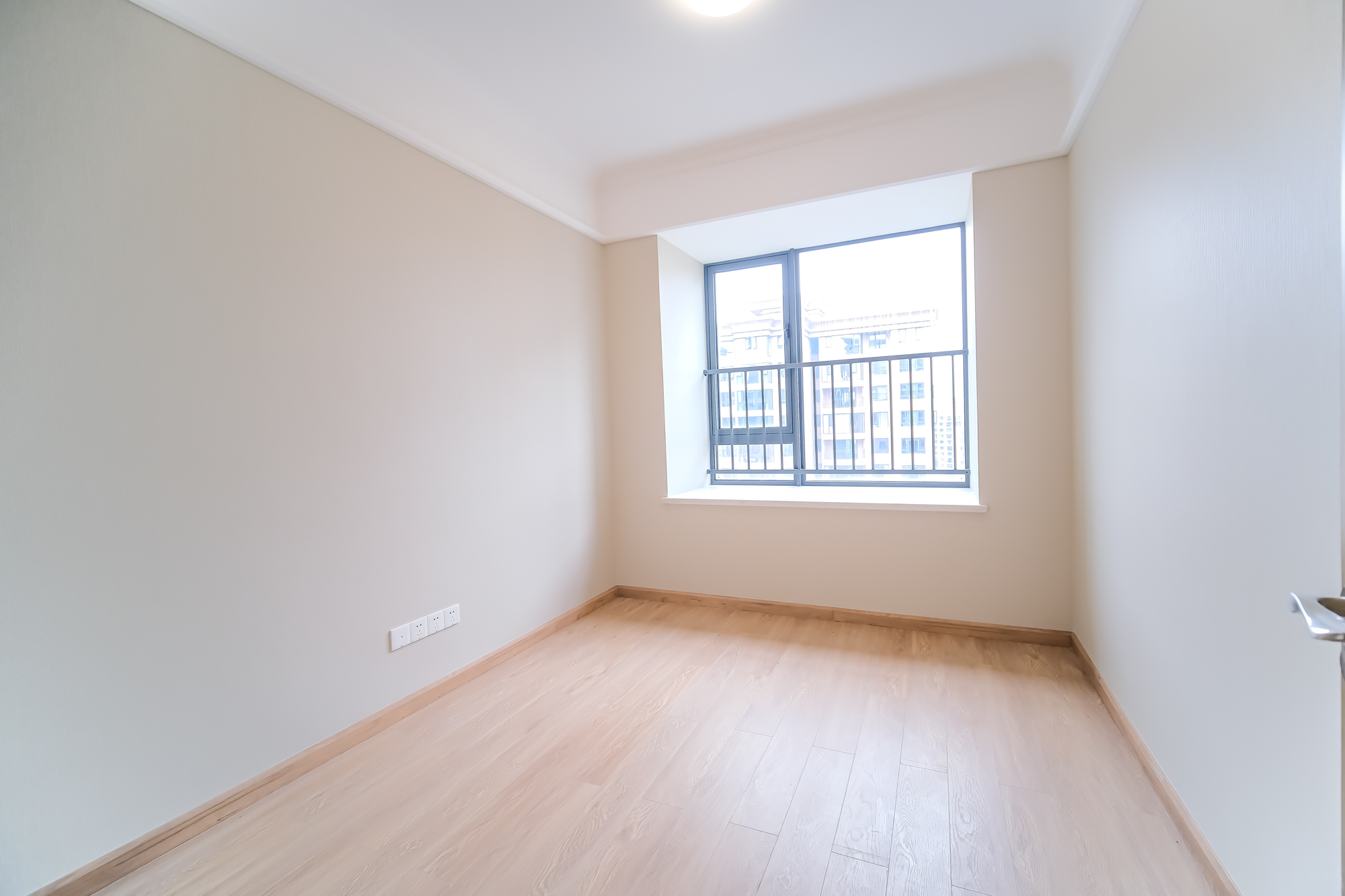 运达锦绣广场  4室2厅2卫    200.0万卧室